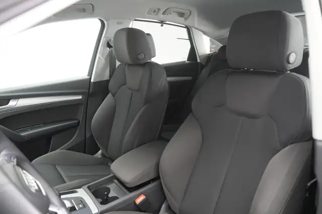 Audi Q5 view 11
