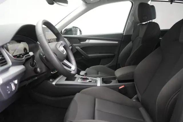 Audi Q5 view 10