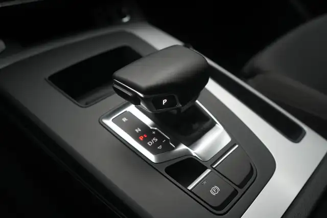 Audi Q5 view 18