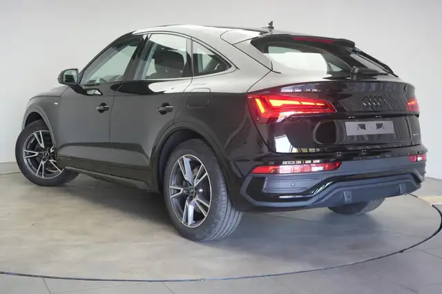 Audi Q5 view 4
