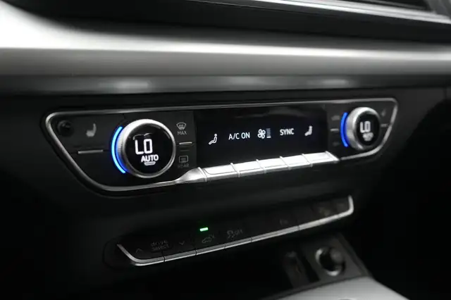 Audi Q5 view 17