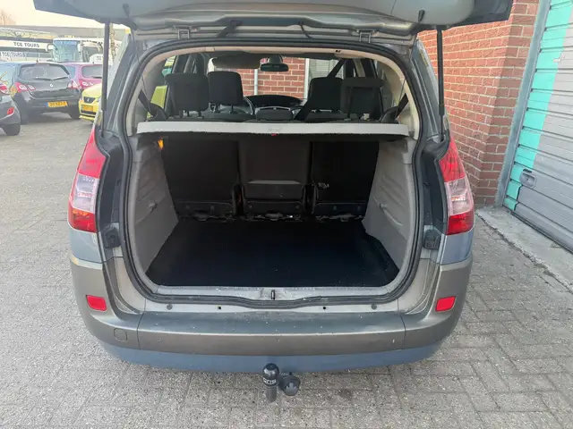 Renault Scenic view 13