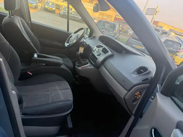 Renault Scenic view 12