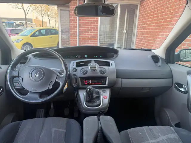 Renault Scenic view 6