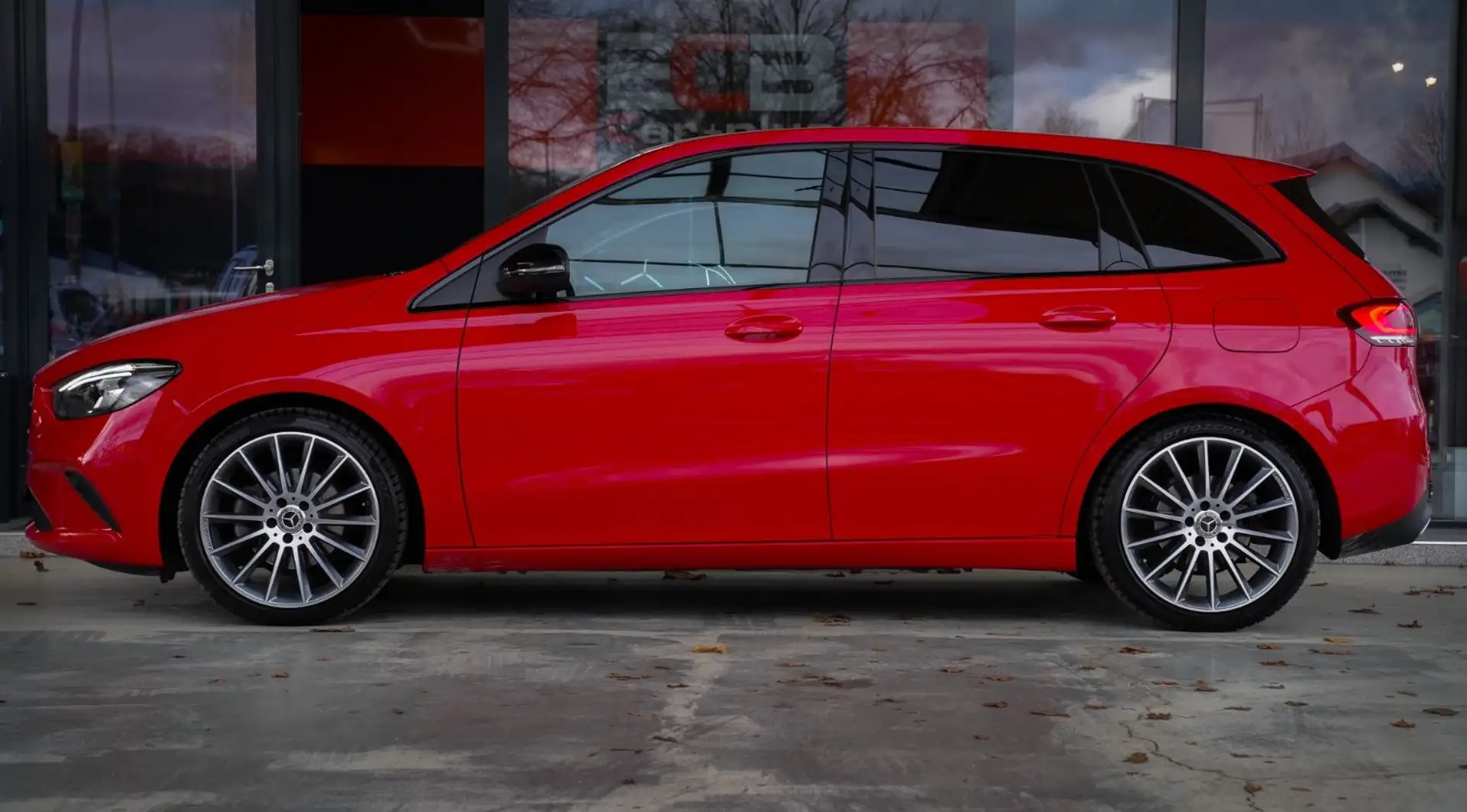 Mercedes-Benz B 200 *Temp./Navi/SHZ/Klimaaut./AHK* Rot - 2