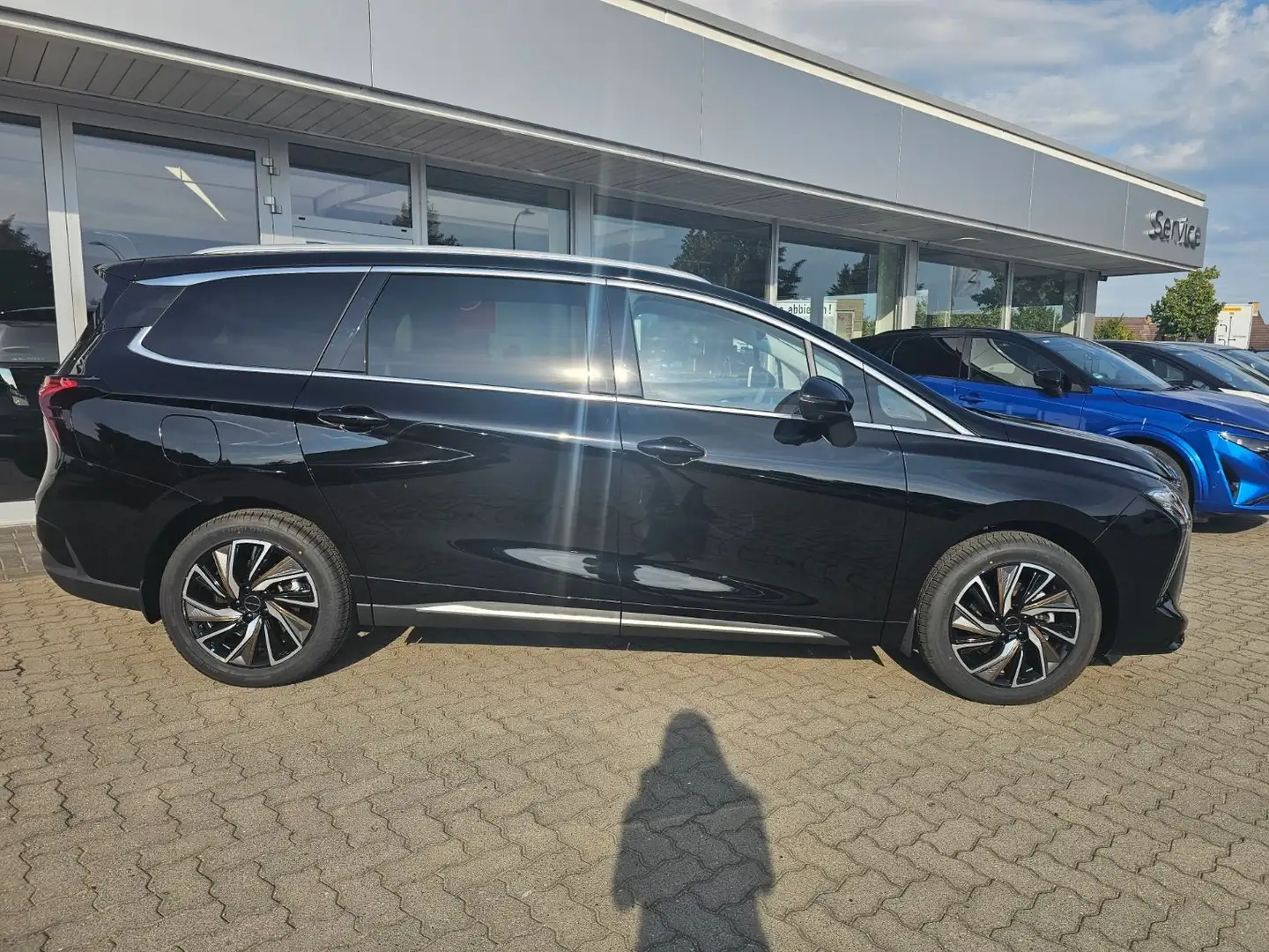 DFSK Forthing 4 U-Tour 7-Sitzer 1.5 Panorama Dach 360° Kamera Schwarz - 2