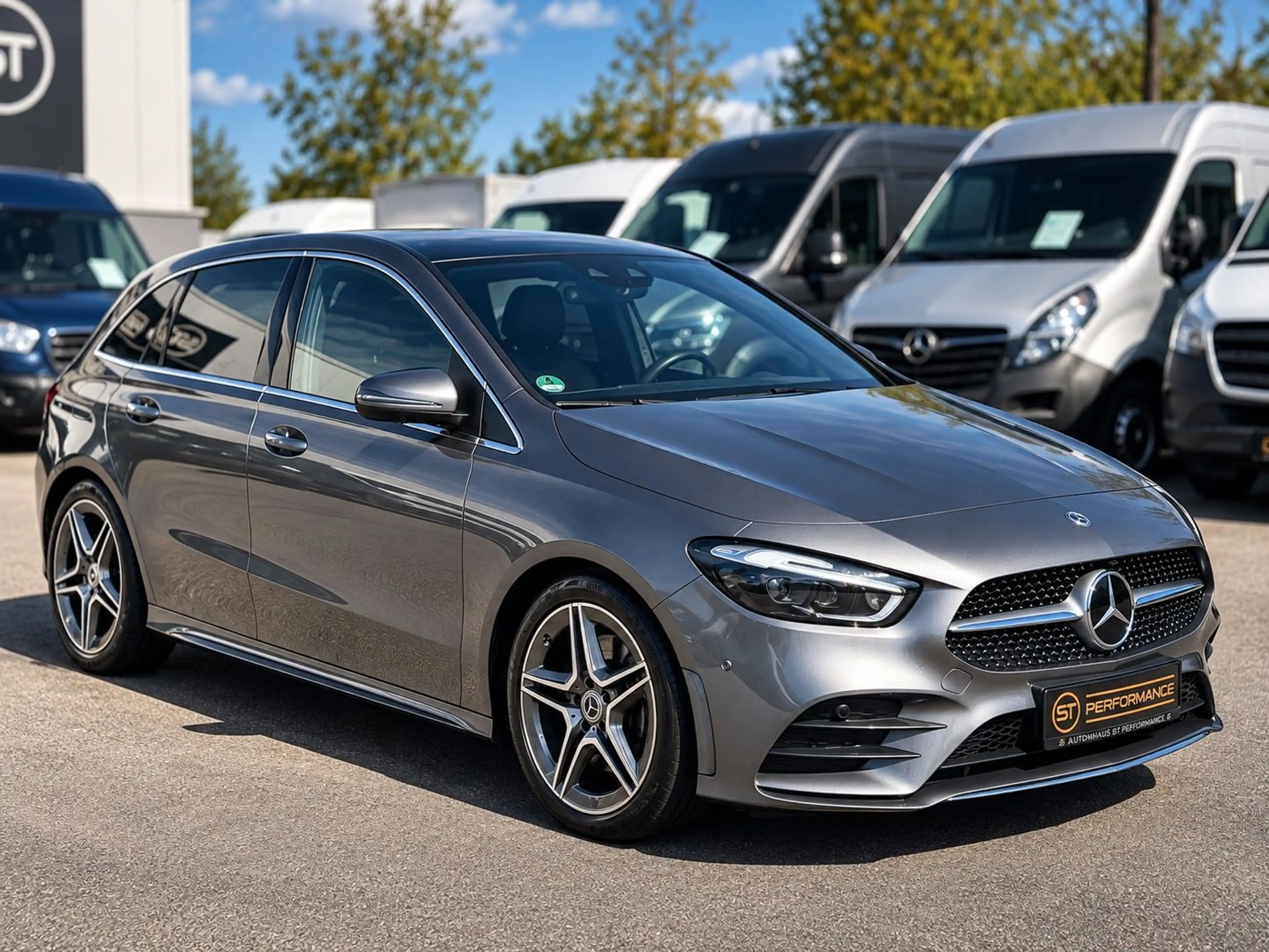 Mercedes-Benz B 220 d AMG LINE NIGHT DISTRO MBUX PANO 360° HUD — photo 3