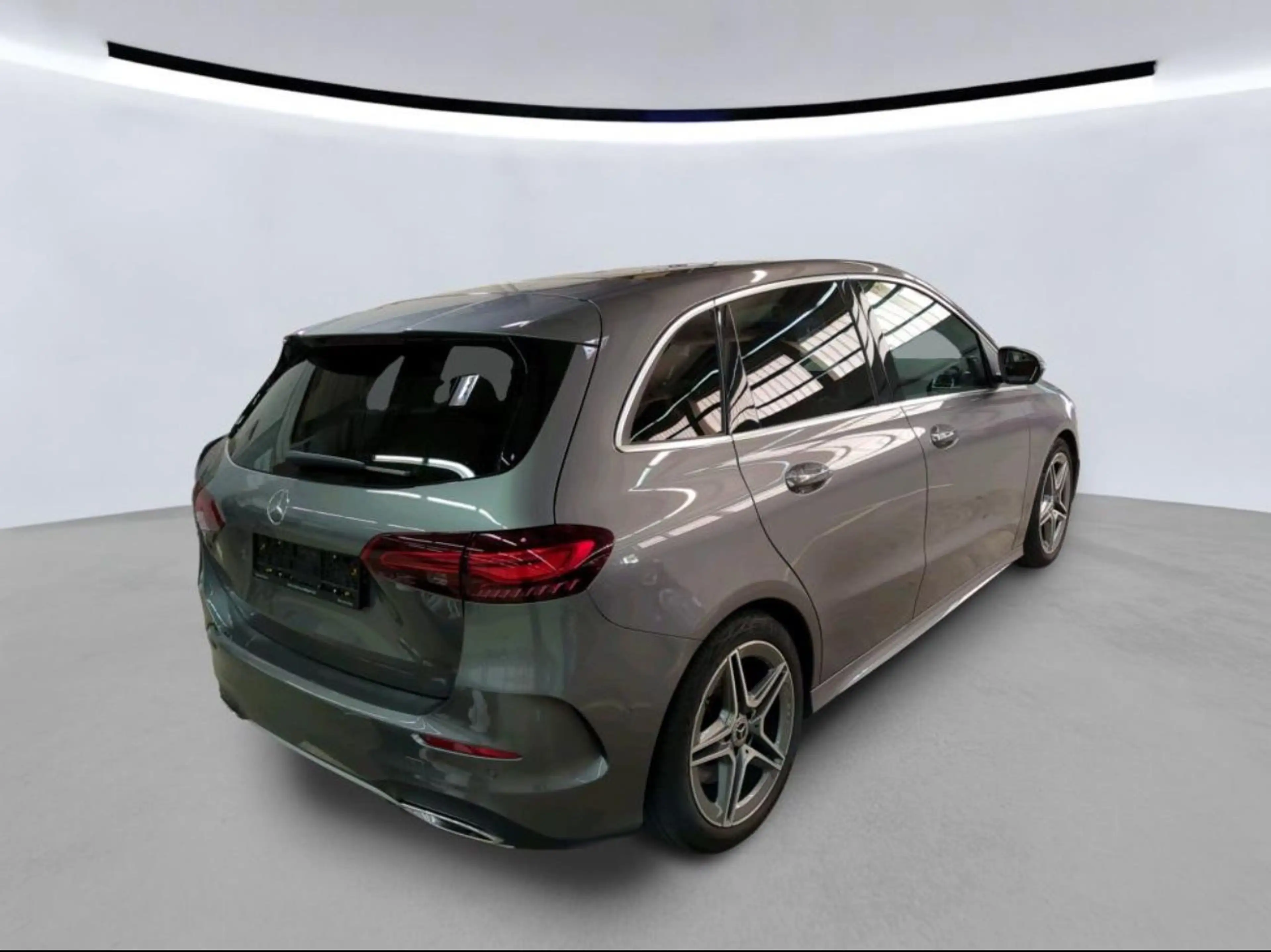 Mercedes-Benz B 220 d AMG LINE NIGHT DISTRO MBUX PANO 360° HUD — photo 3