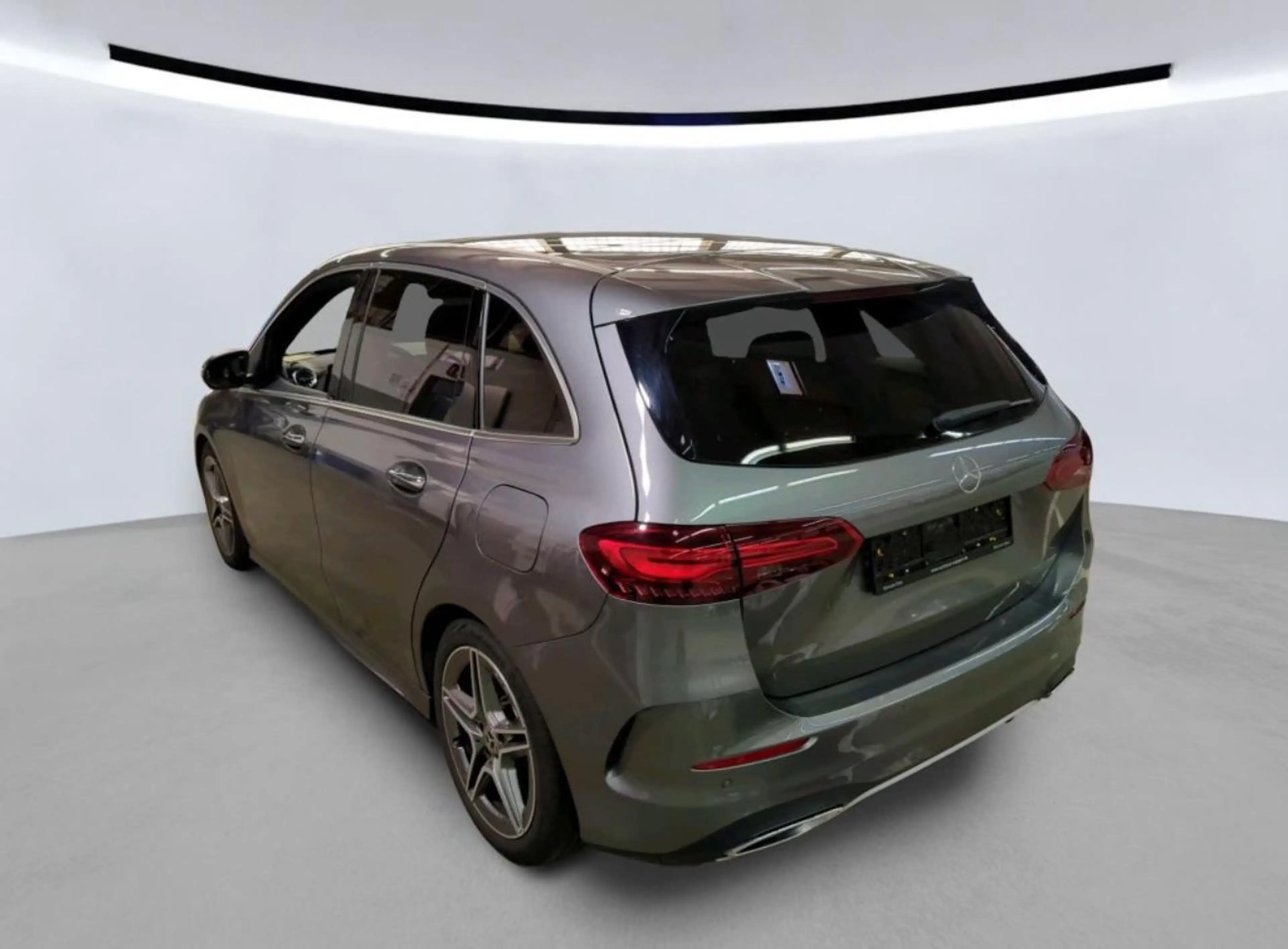 Mercedes-Benz B 220 d AMG LINE NIGHT DISTRO MBUX PANO 360° HUD — photo 4
