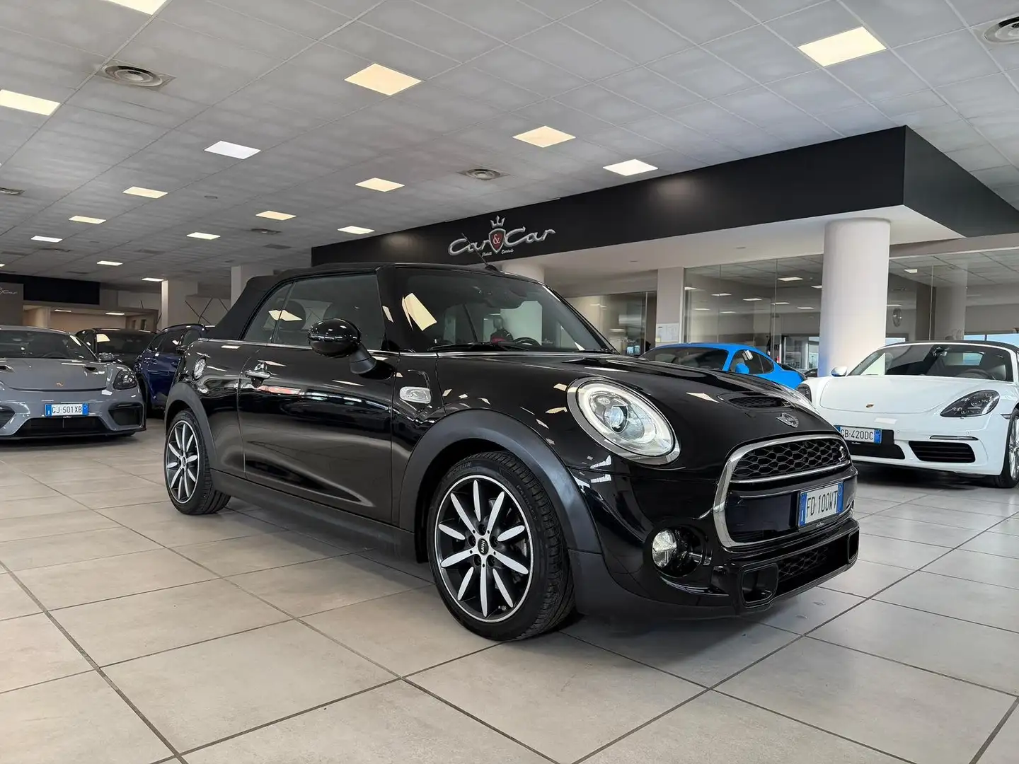MINI Cooper SD Cabrio 2.0 Schwarz - 1
