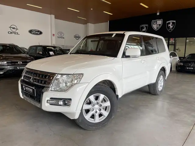 Mitsubishi Pajero Pajero 3.2 cr Intense 5p auto iva esposta