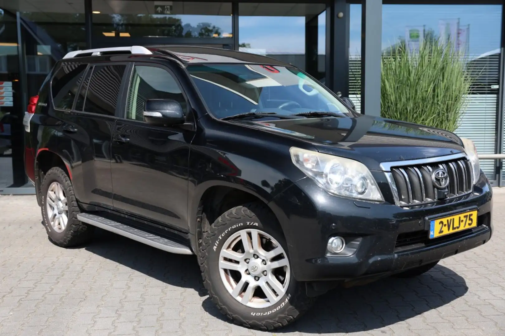 Toyota Land Cruiser 3.0 D-4D 5DRS VX A/T VAN Zwart - 1