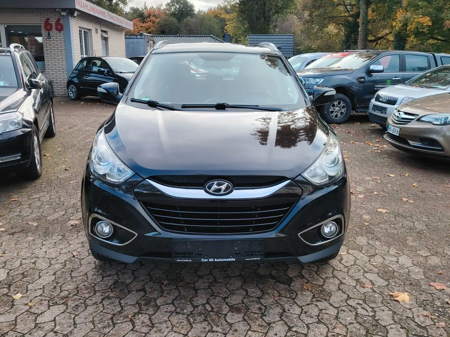 Hyundai iX35 Comfort 2WD / Klimaautomatik / Schwarz - 2