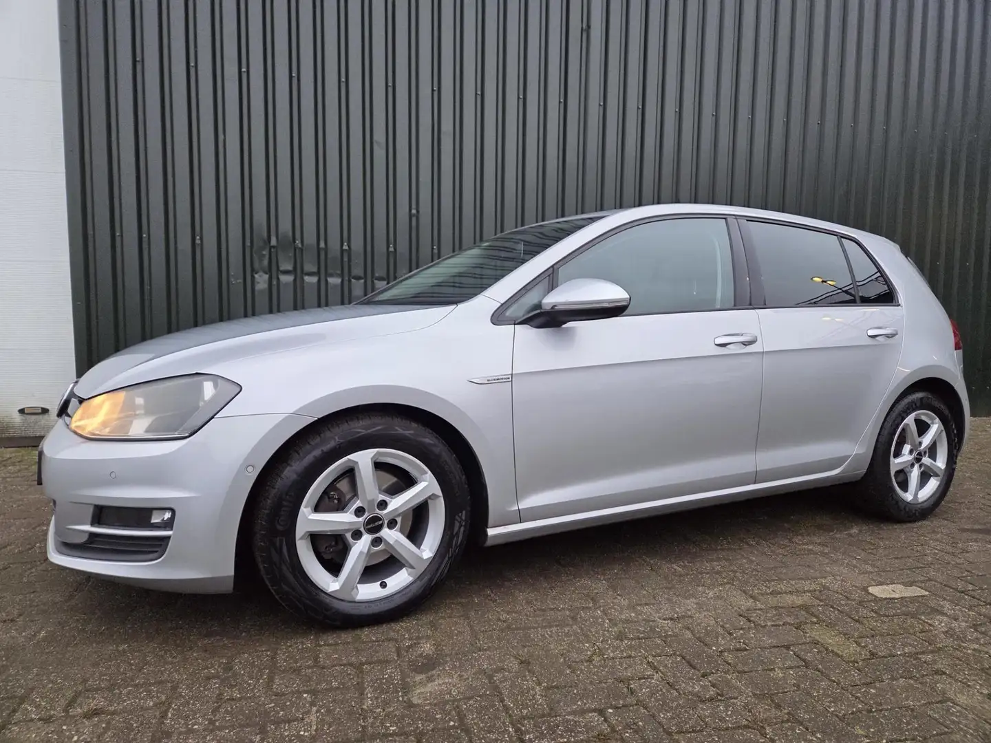 Volkswagen Golf 1.6 TDI Edition dealer onderhouden Argent - 2