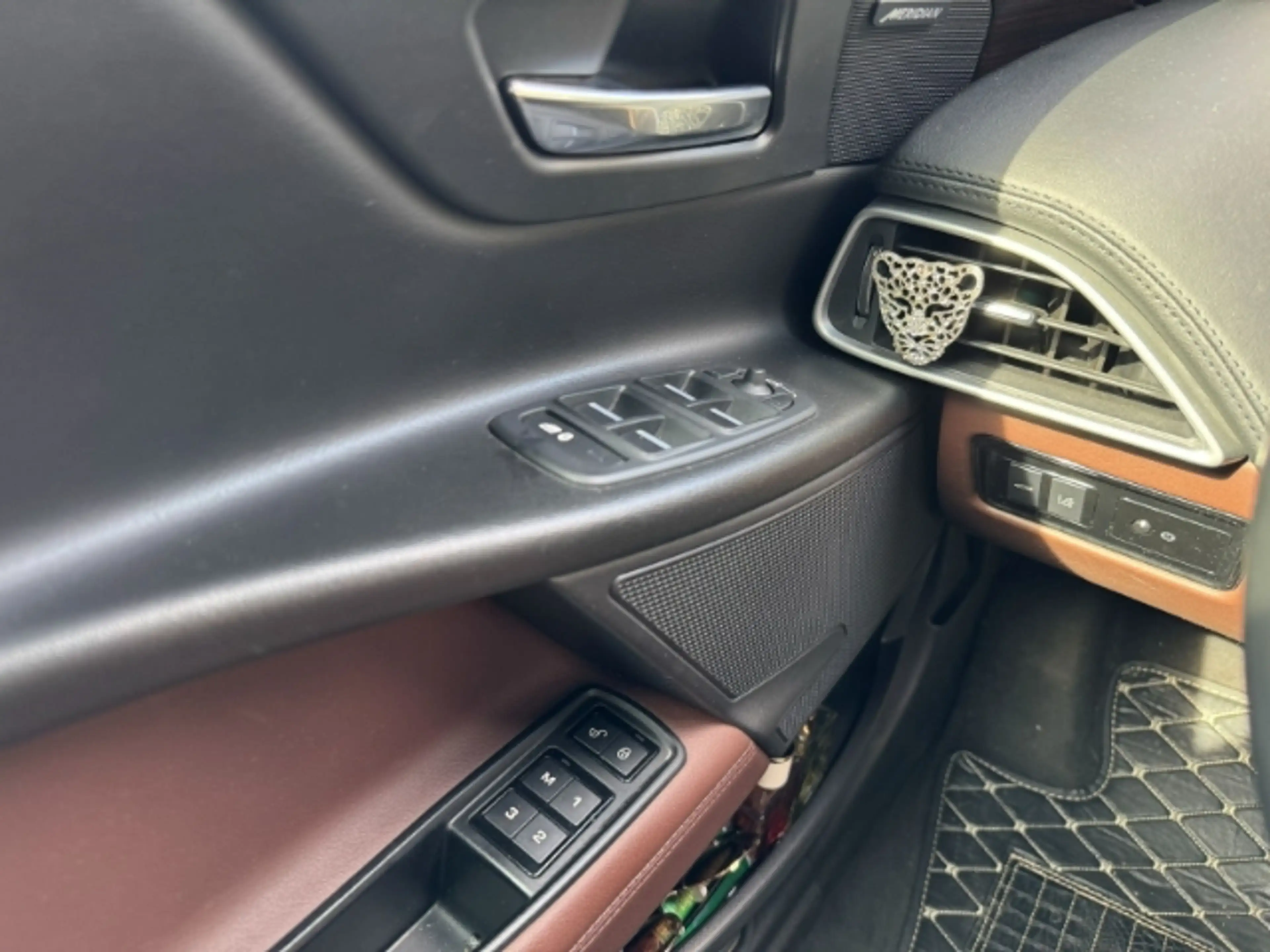 Jaguar XE Portfolio 20t Jaguar Navi Leder Bi-Xenon Lenkhzg&S — photo 5
