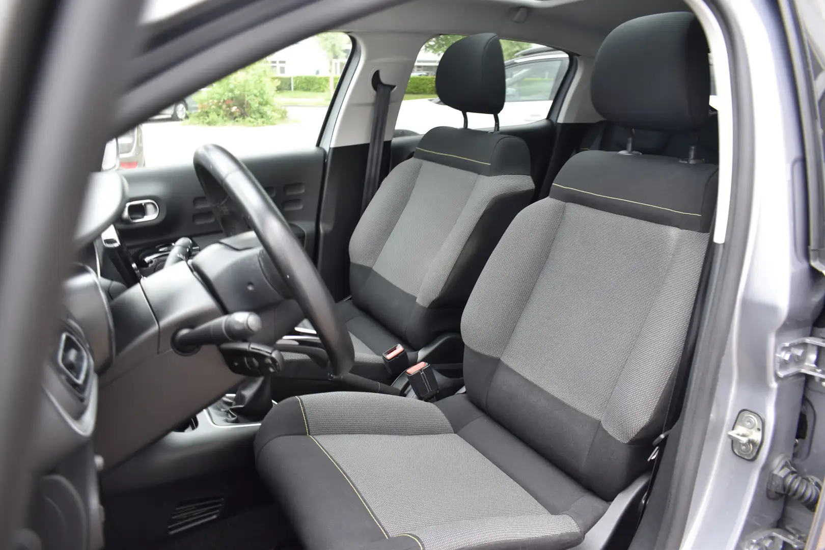 Citroen C3 PureTech 82 S&S Shine | Airconditioning | Panorama Grijs - 2