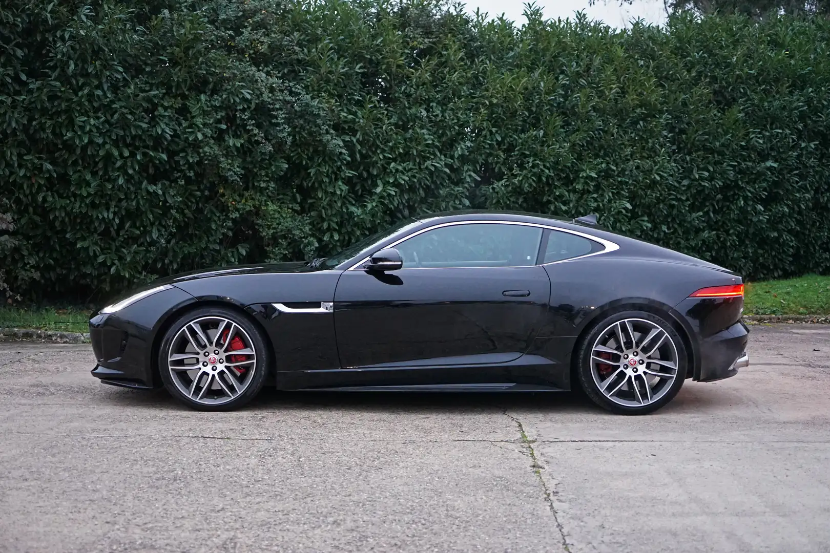 Jaguar F-Type V8 R 4 roues motrices - Toit pano - CG France Schwarz - 2