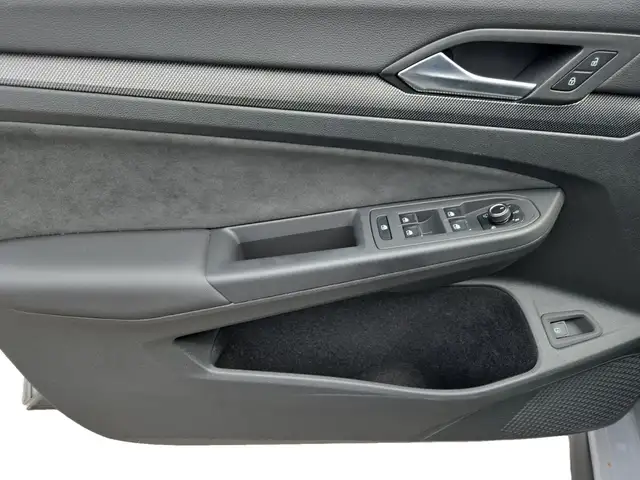 Volkswagen Golf view 11