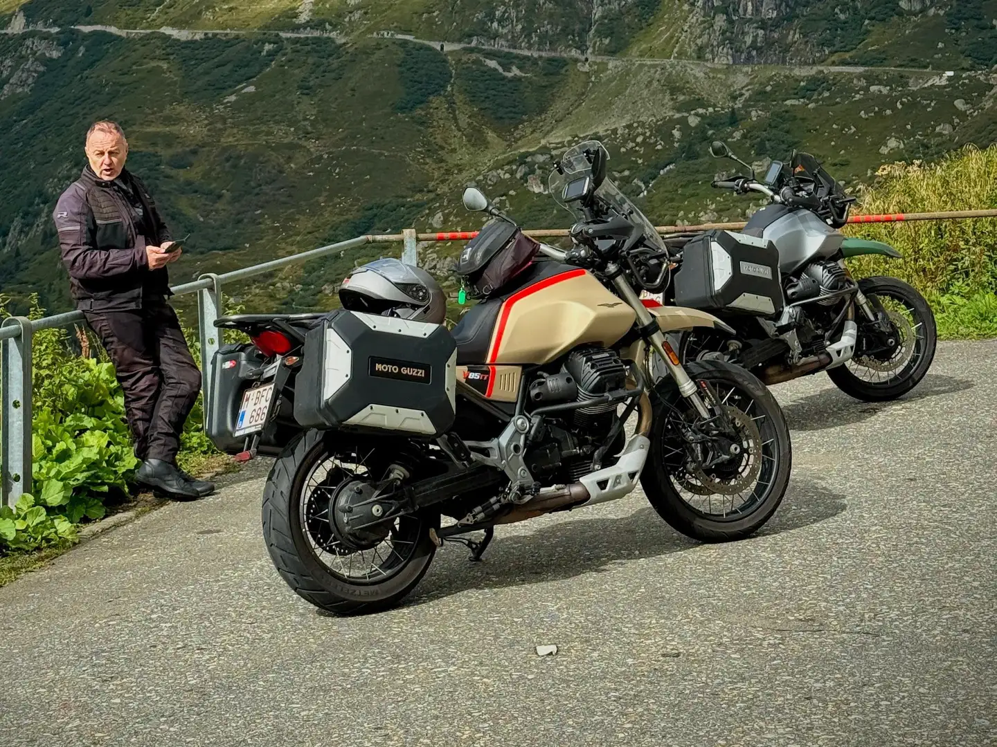 Moto Guzzi V 85 TT Travel Bronze - 1