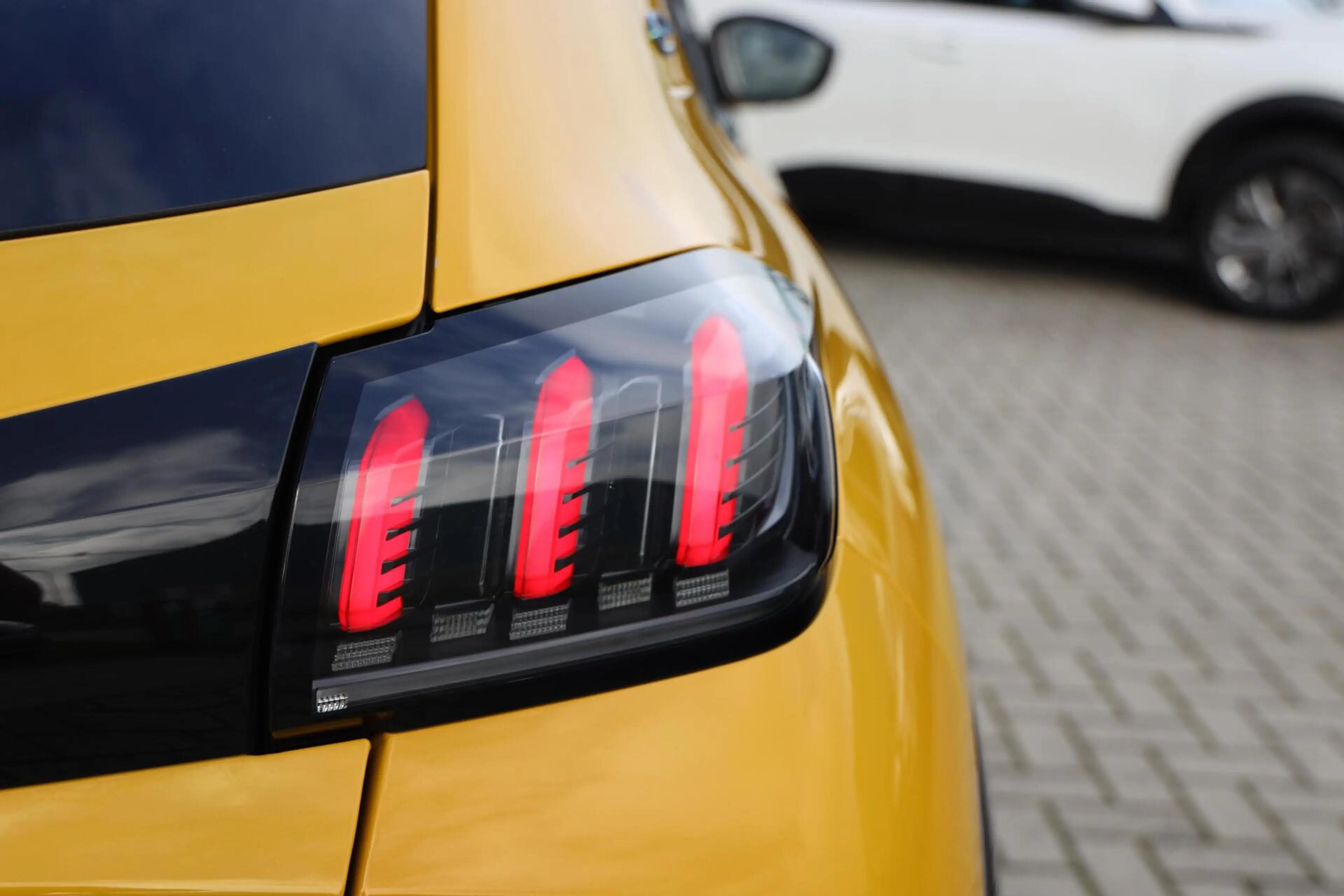 Peugeot e-208 EV GT 350 50 kWh|Pano|Stoelverwarming|Camera|Apple — photo 14