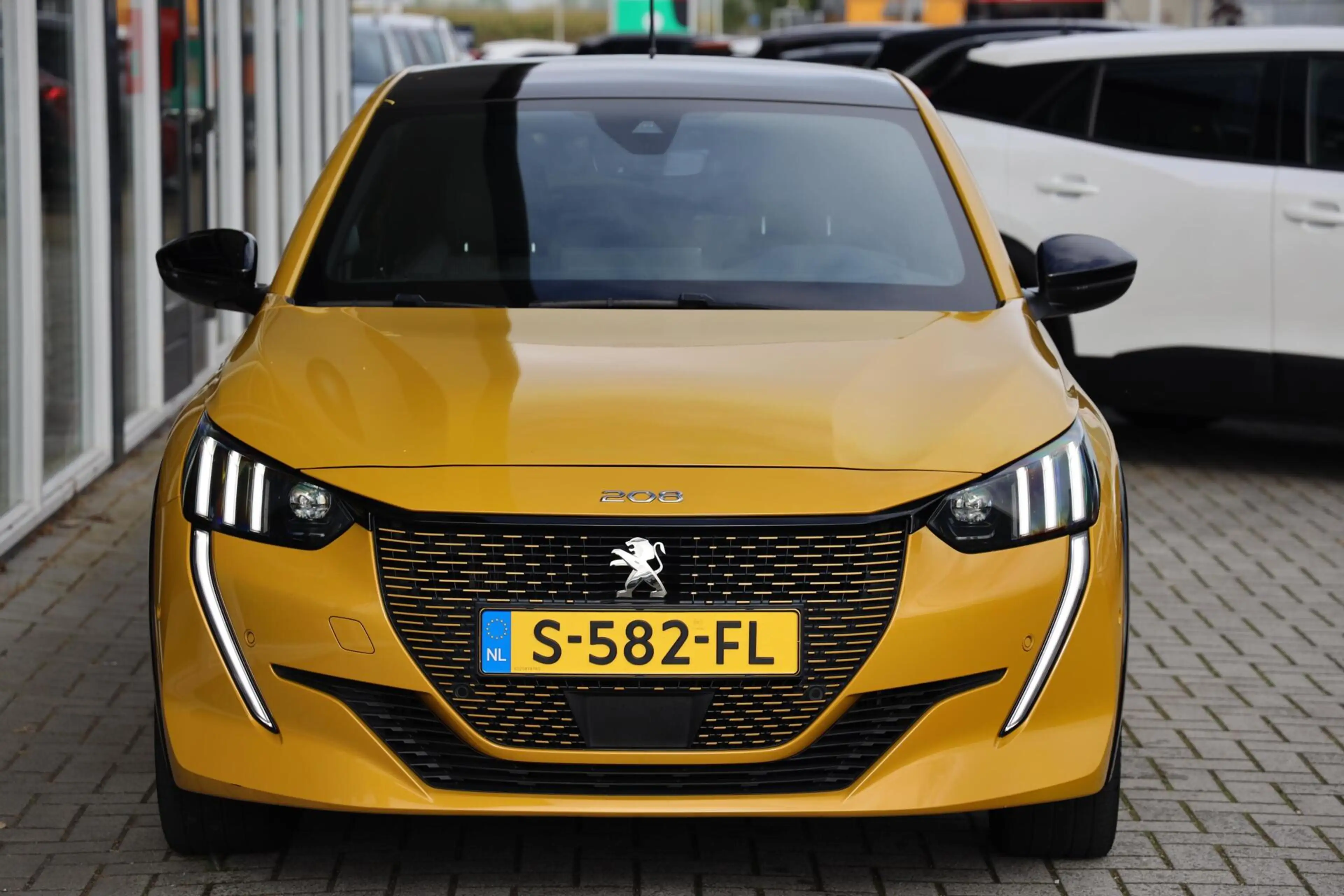 Peugeot e-208 EV GT 350 50 kWh|Pano|Stoelverwarming|Camera|Apple — photo 6
