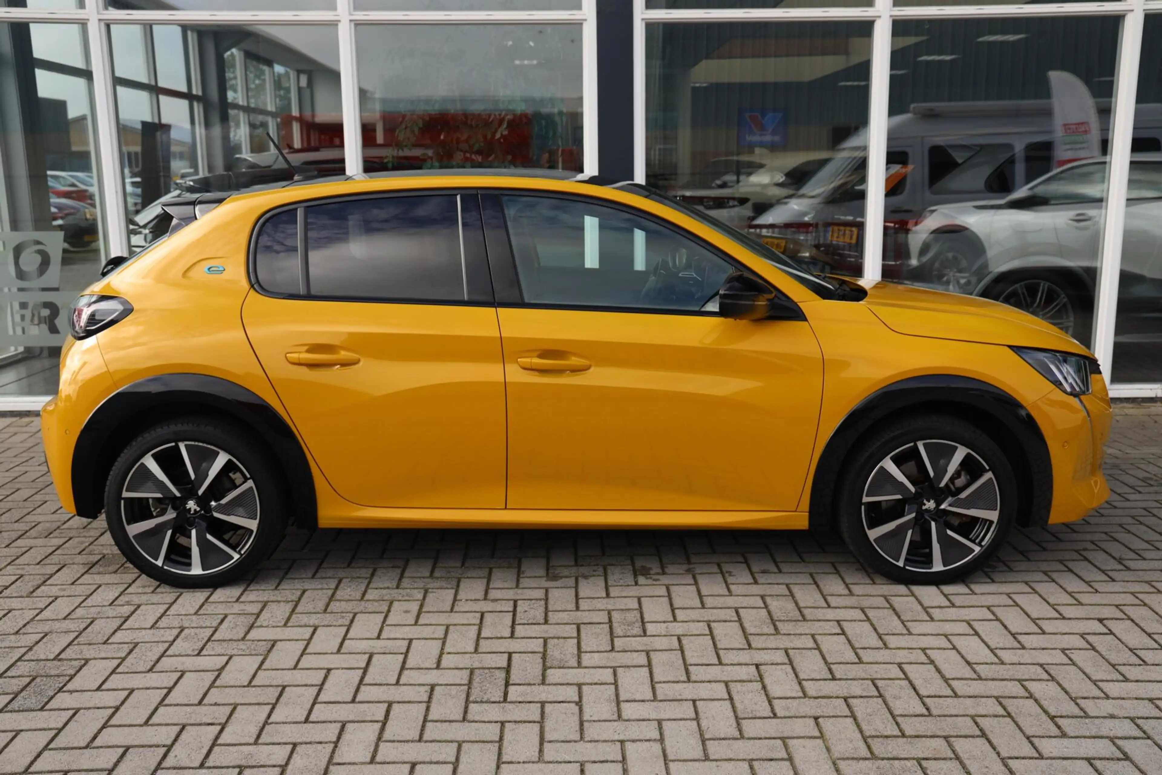 Peugeot e-208 EV GT 350 50 kWh|Pano|Stoelverwarming|Camera|Apple — photo 8