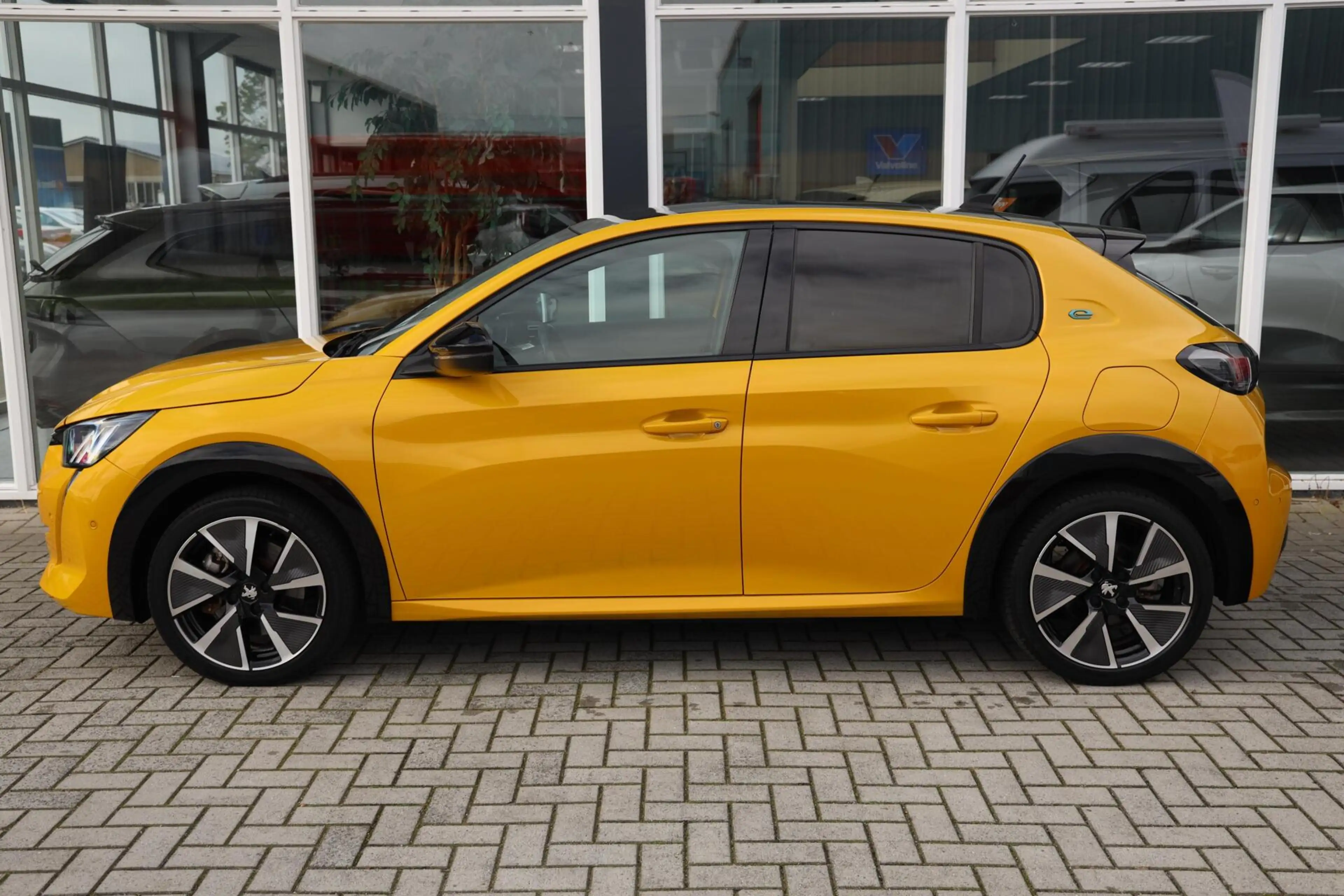 Peugeot e-208 EV GT 350 50 kWh|Pano|Stoelverwarming|Camera|Apple — photo 4