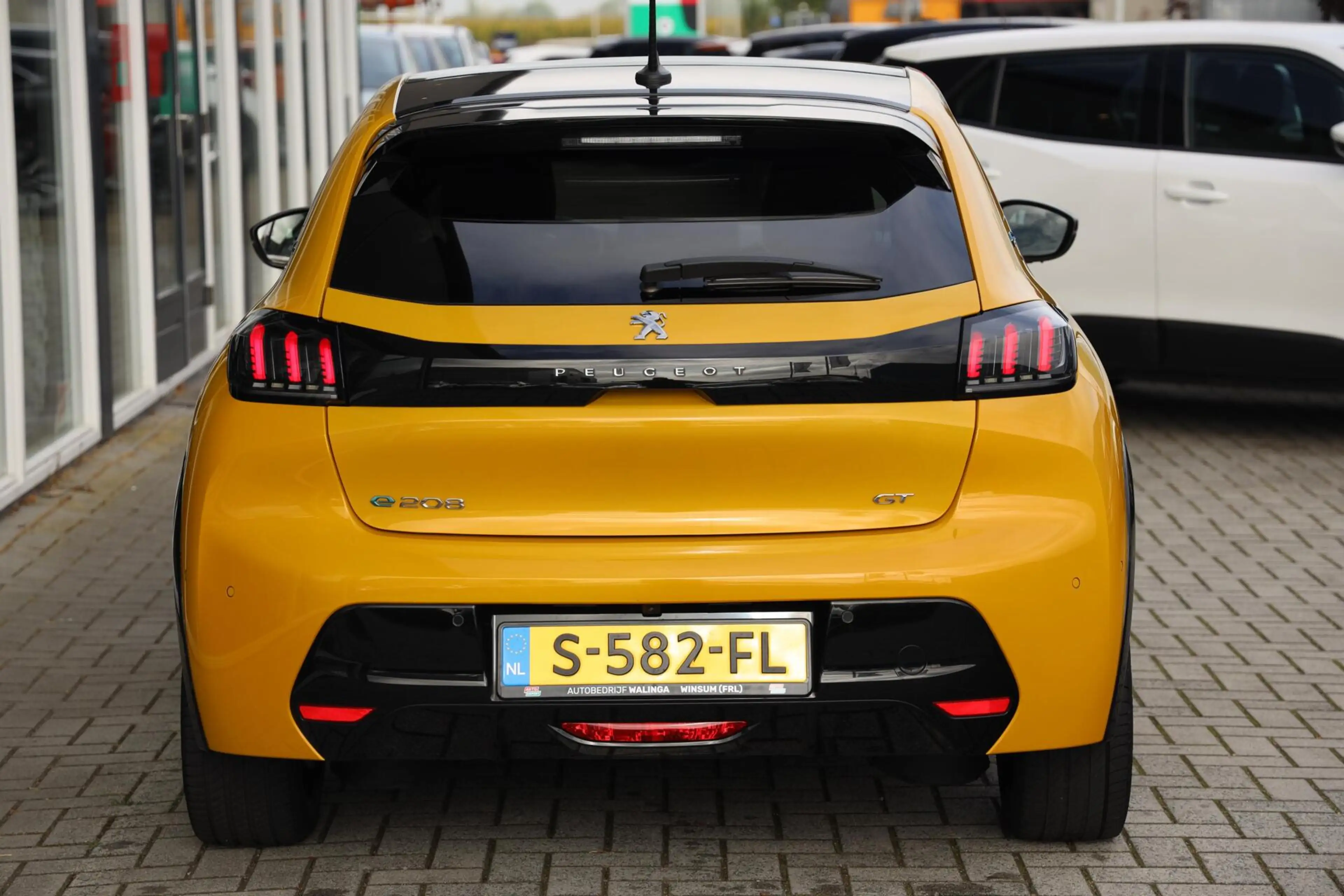 Peugeot e-208 EV GT 350 50 kWh|Pano|Stoelverwarming|Camera|Apple — photo 10