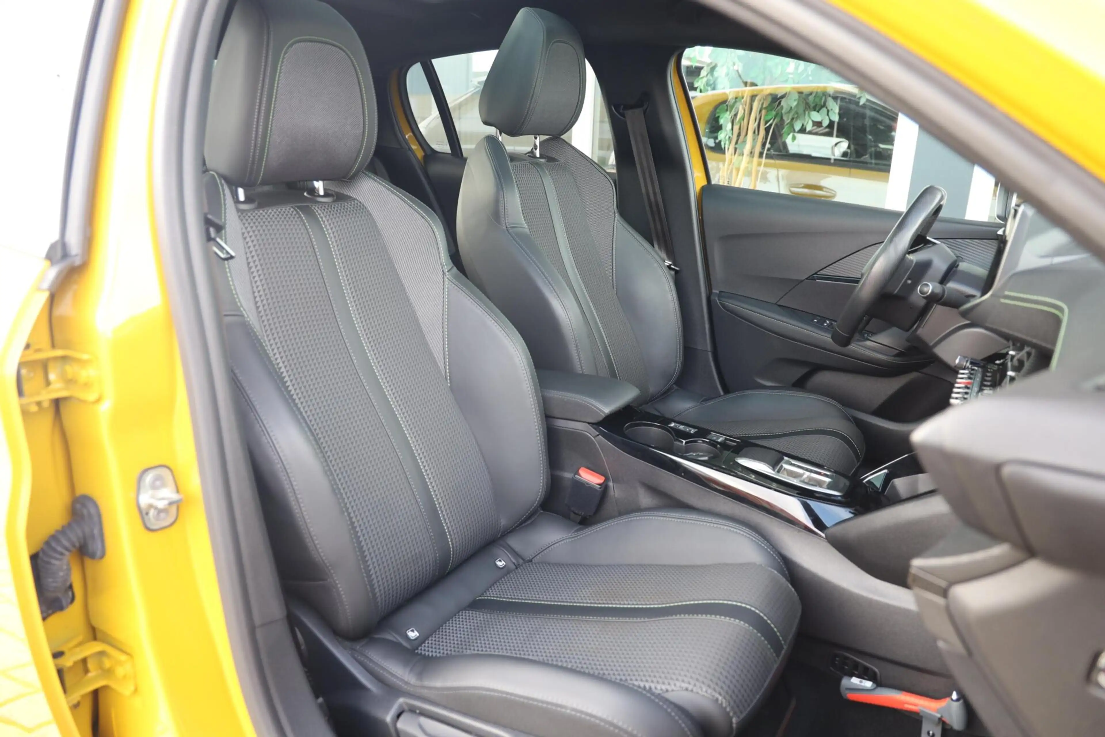 Peugeot e-208 EV GT 350 50 kWh|Pano|Stoelverwarming|Camera|Apple — photo 9