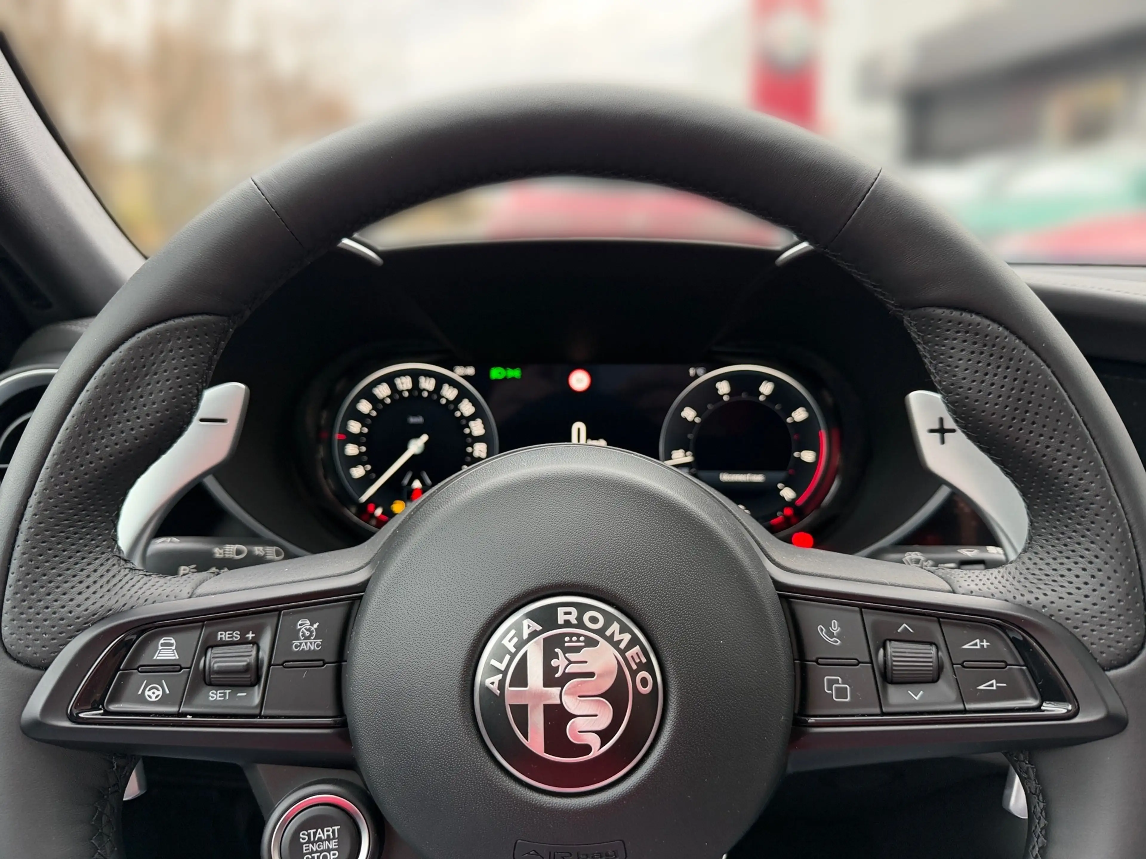 Alfa Romeo Giulia Veloce Q4| Pano | Technologie-Paket — photo 11