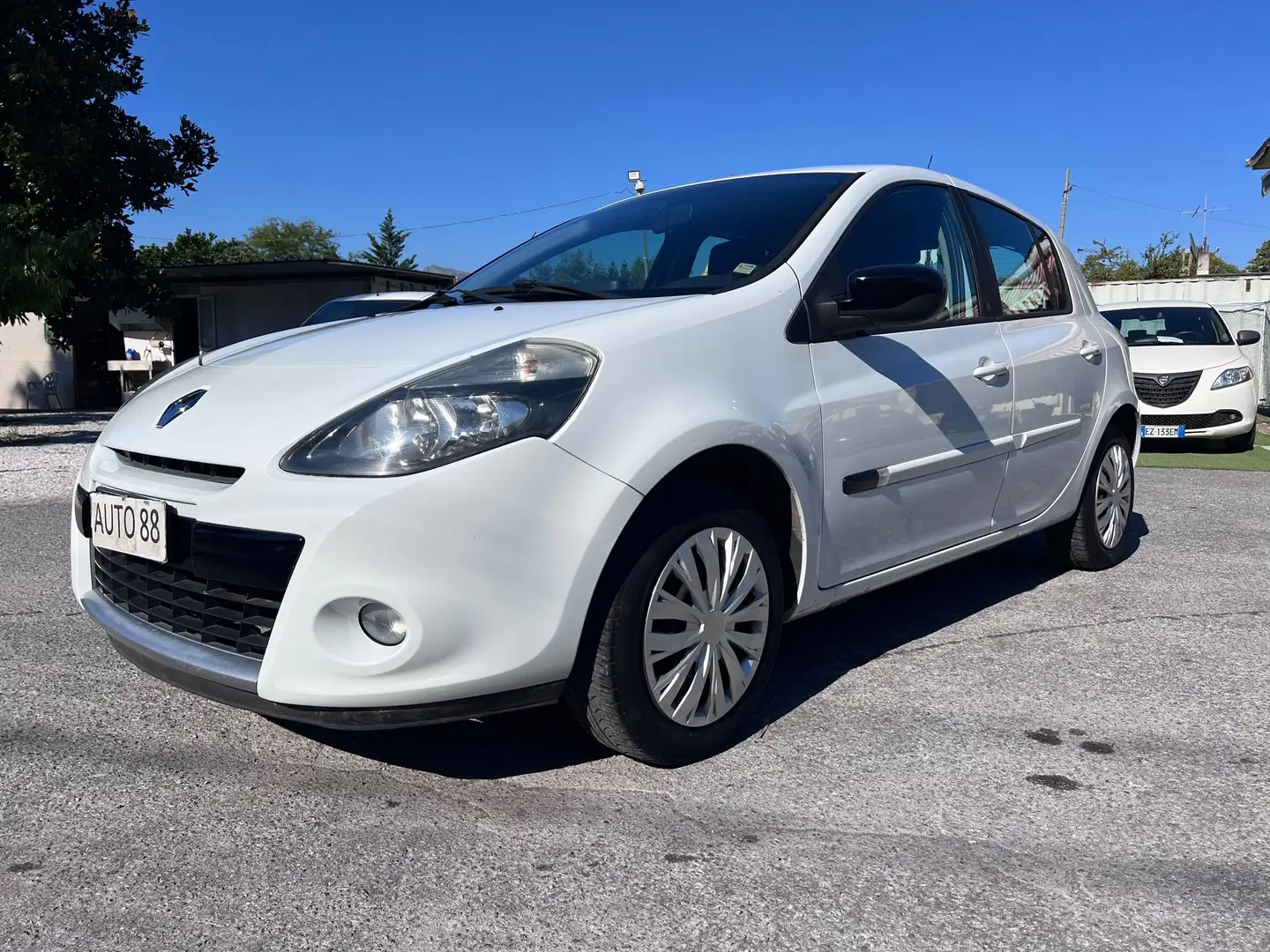 Renault Clio Clio III 2009 5p 1.2 16v Blanco - 1