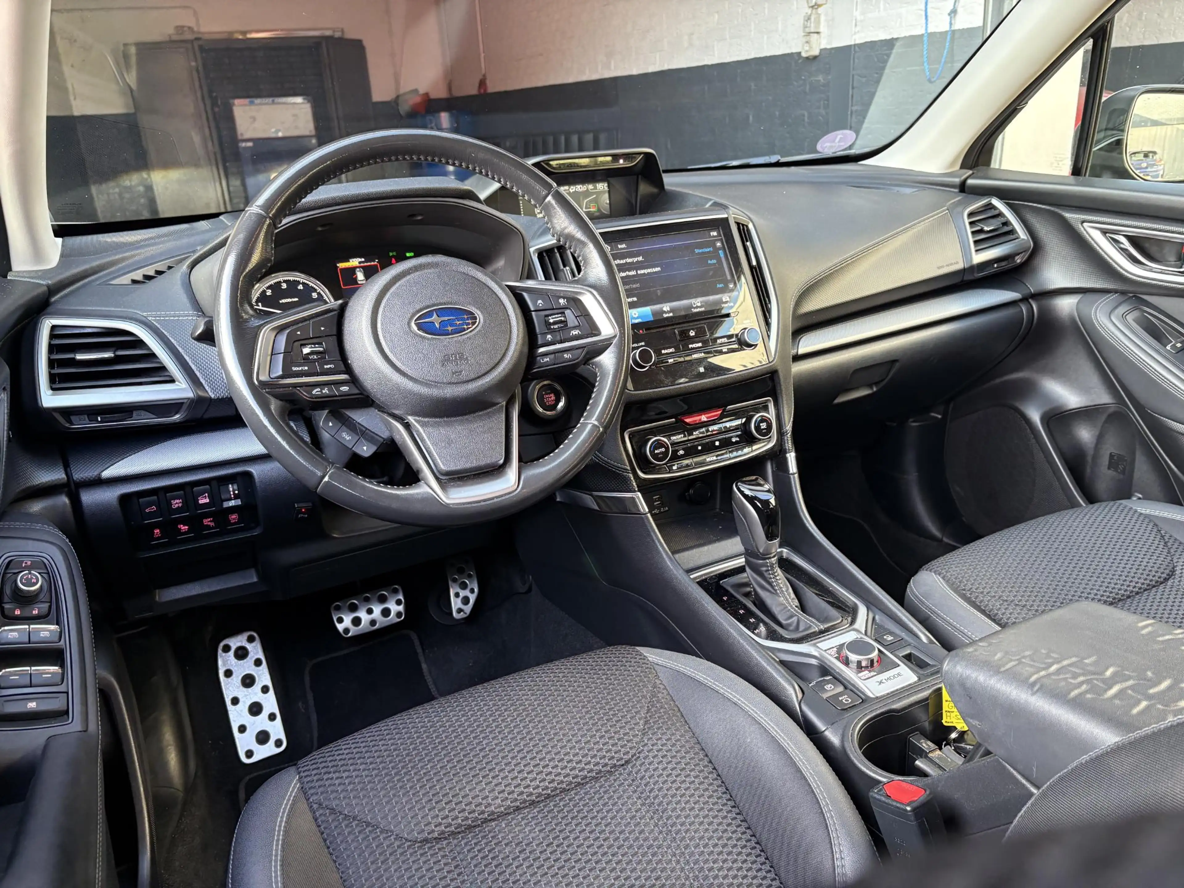 Subaru Forester 2.0i e-BOXER Luxury — photo 11