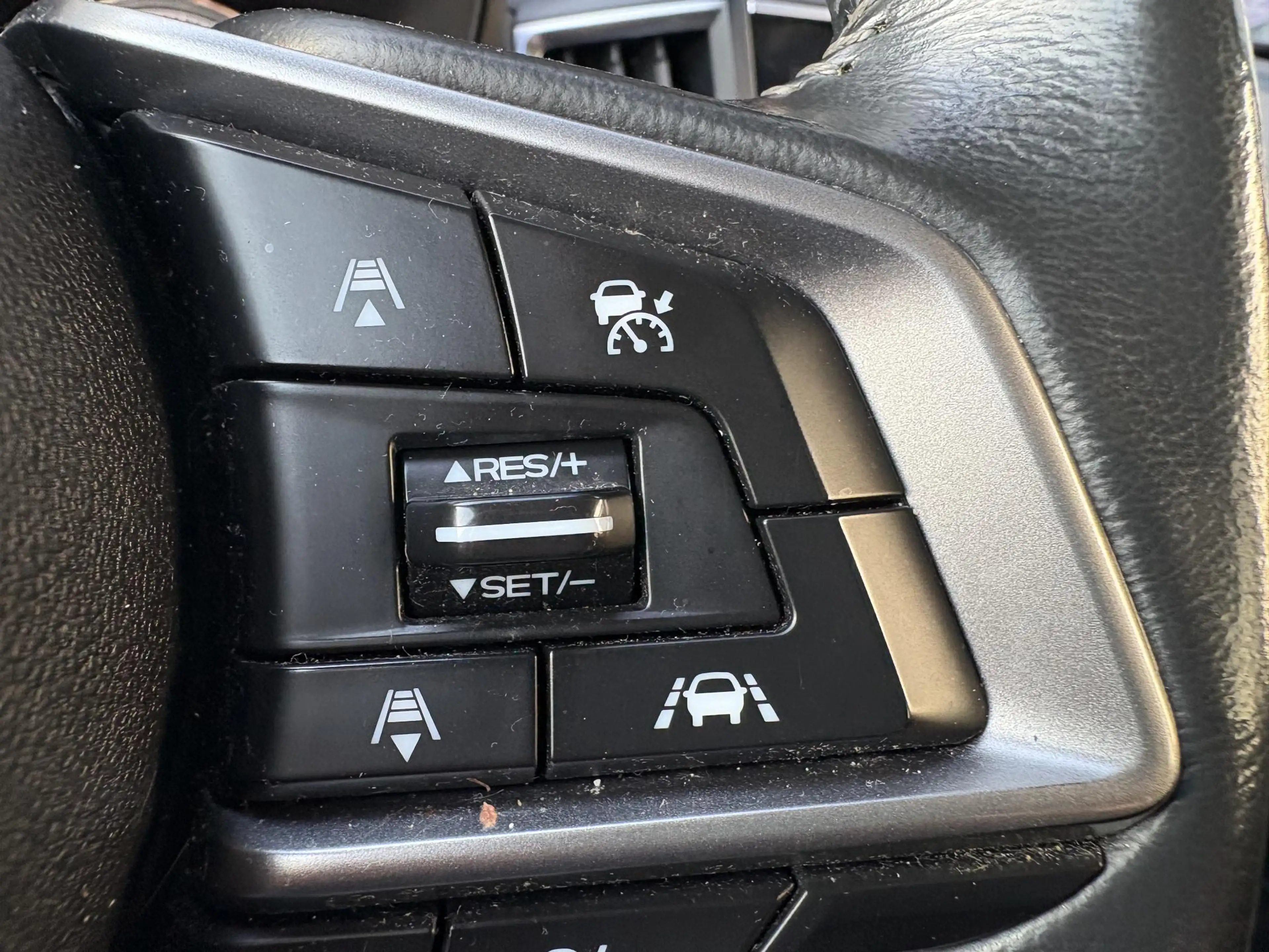 Subaru Forester 2.0i e-BOXER Luxury — photo 37