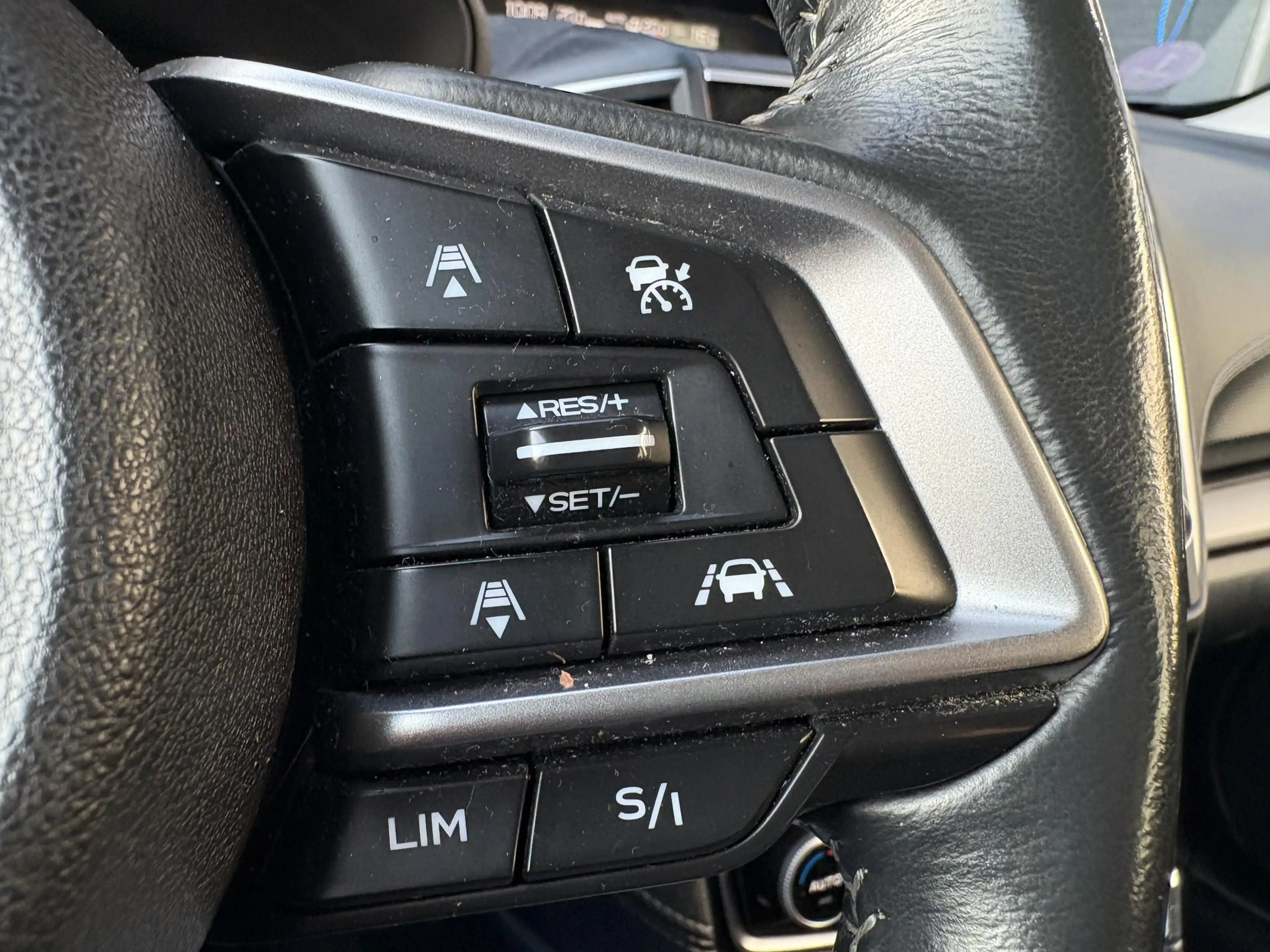 Subaru Forester 2.0i e-BOXER Luxury — photo 36