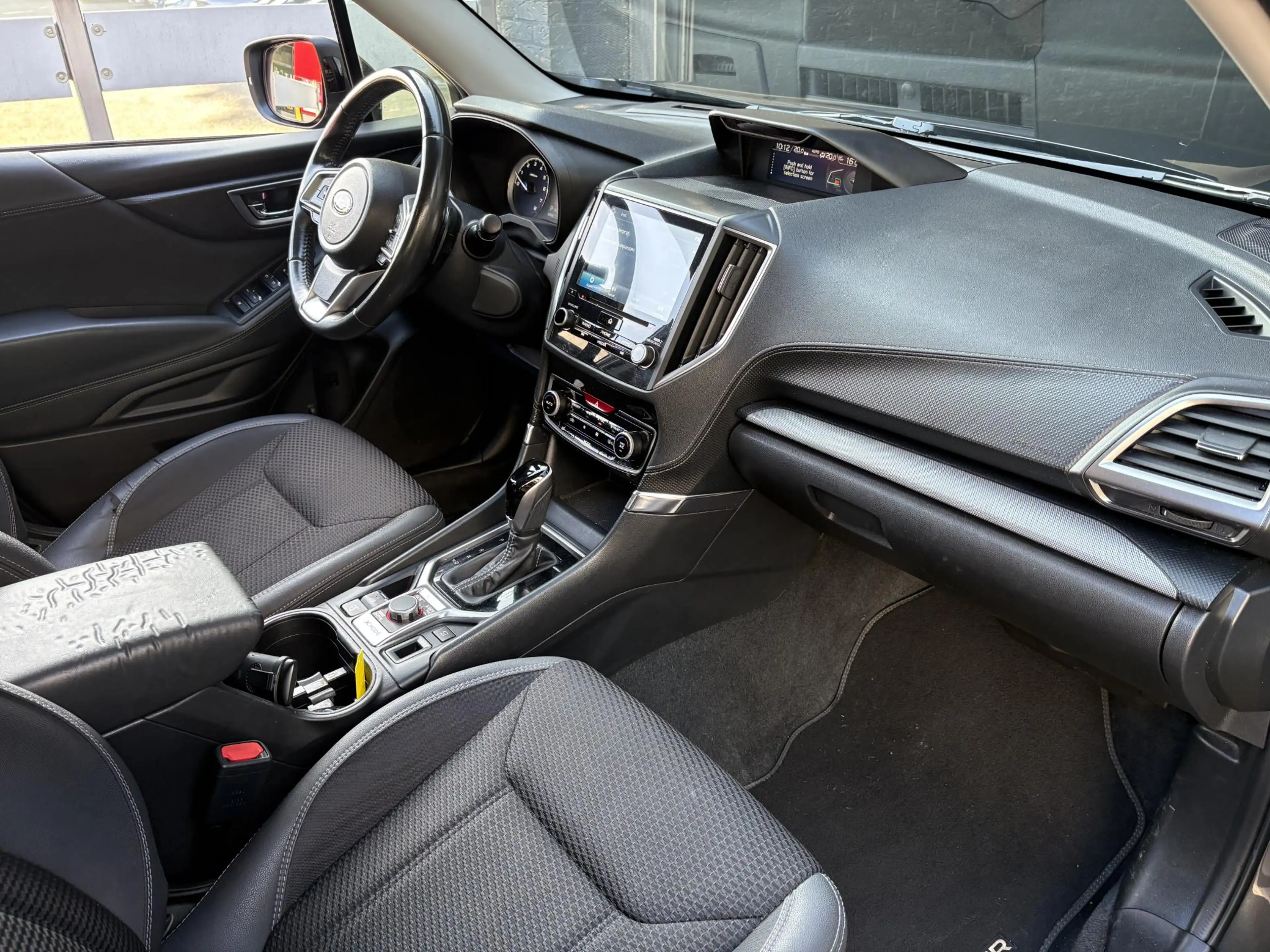 Subaru Forester 2.0i e-BOXER Luxury — photo 17