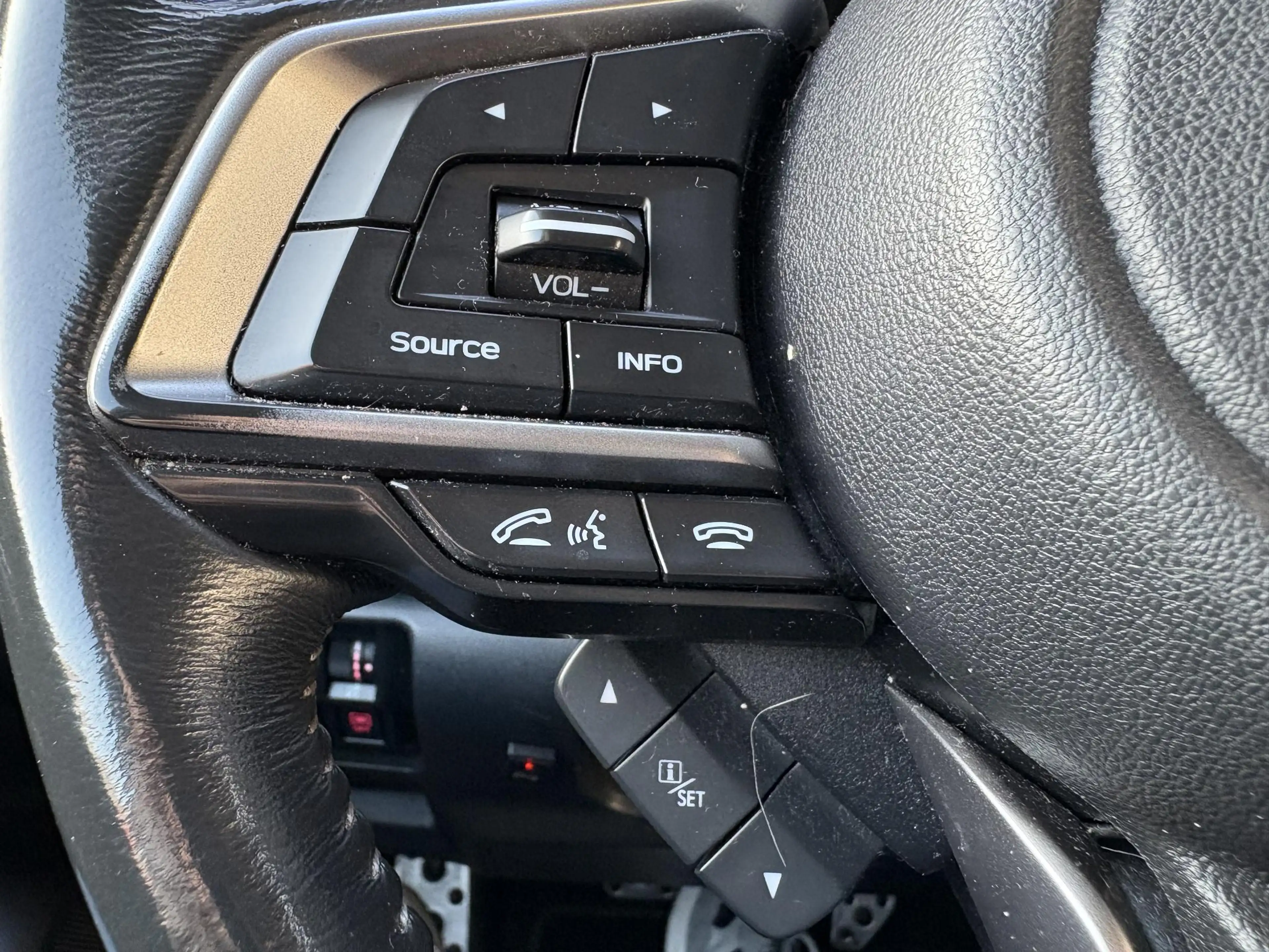Subaru Forester 2.0i e-BOXER Luxury — photo 35