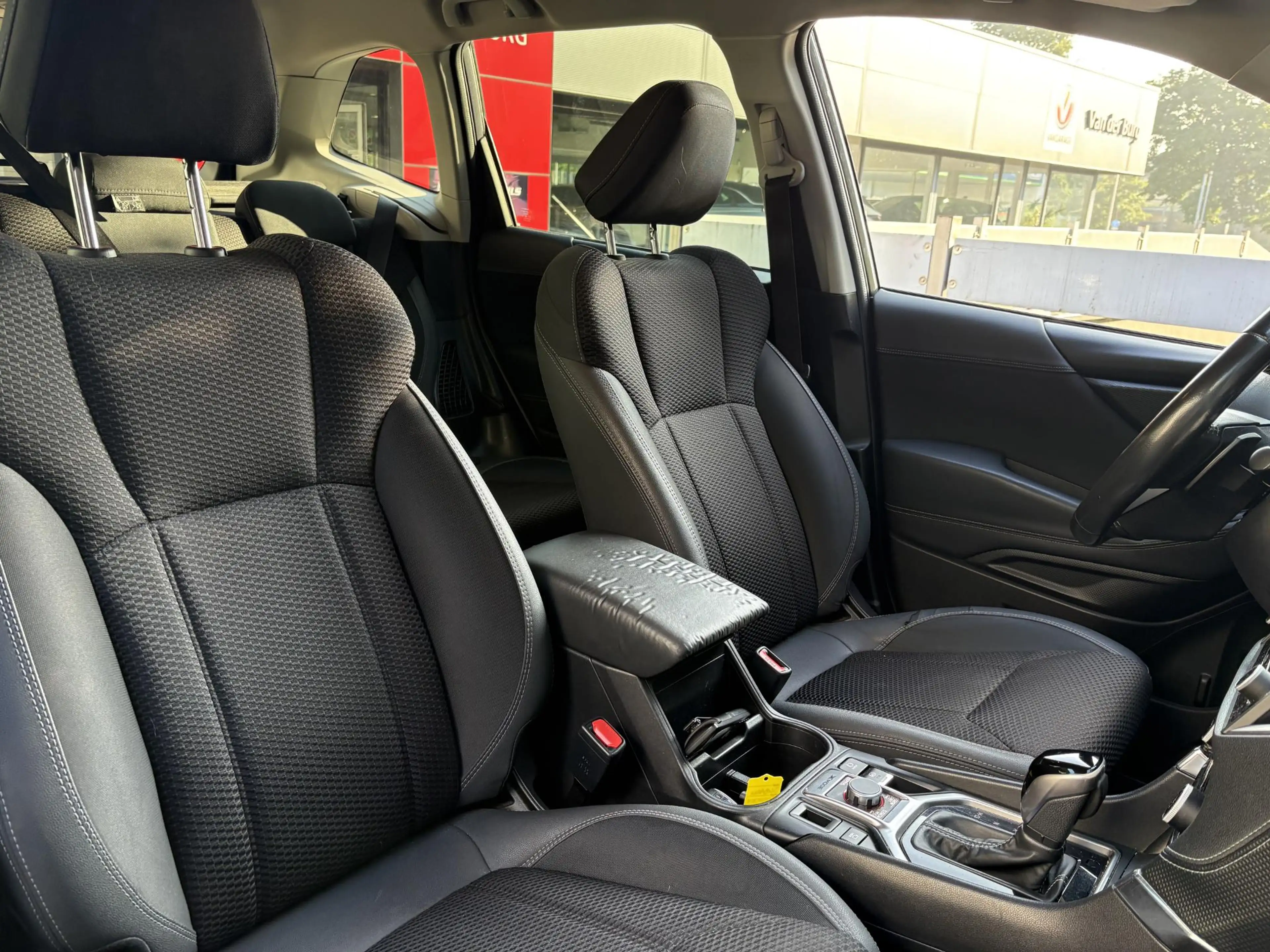 Subaru Forester 2.0i e-BOXER Luxury — photo 16