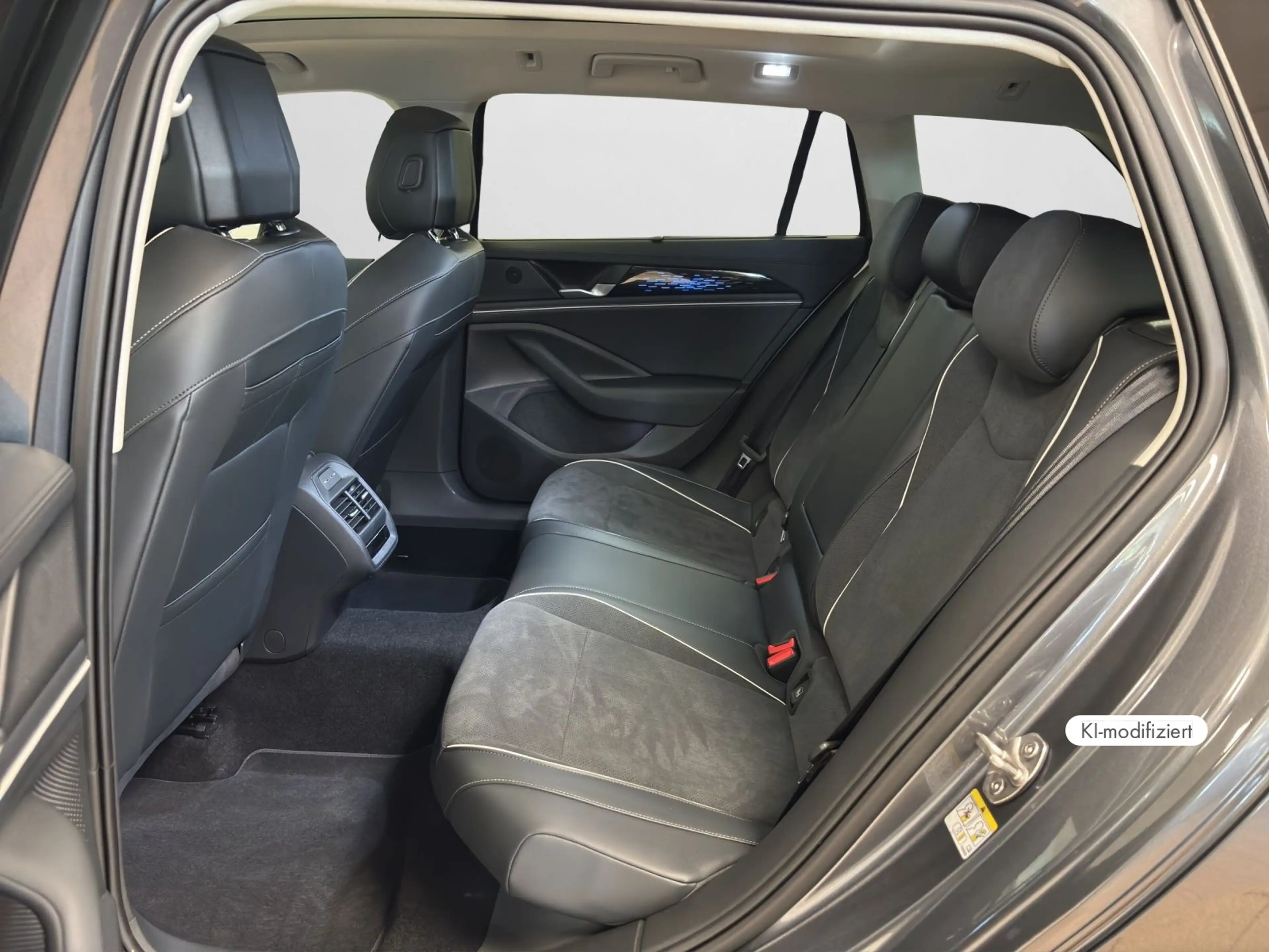 Volkswagen Passat Variant Passat 2.0 TDI Elegance DSG NAVI PANO HUD AHK 36 — photo 14