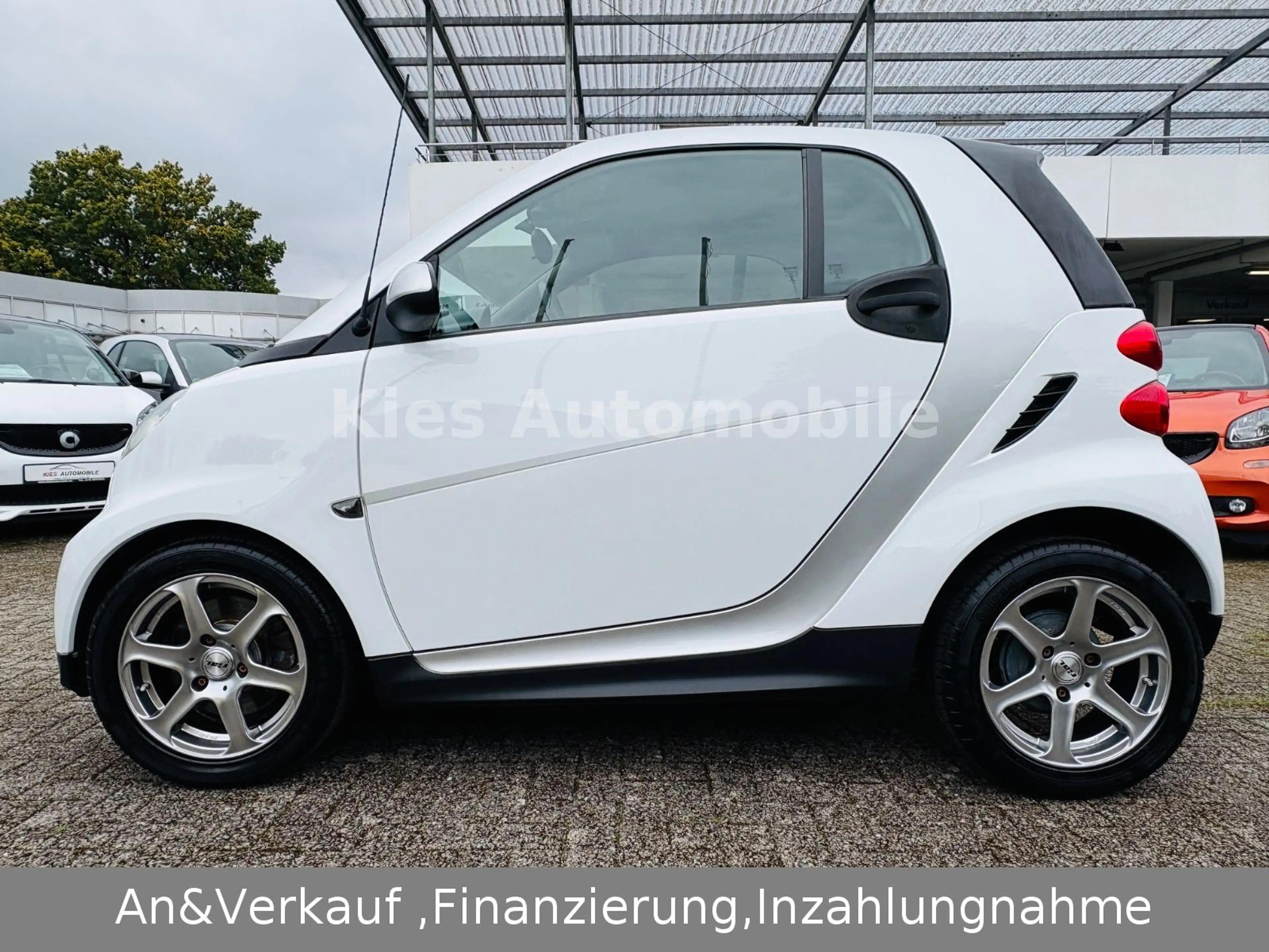 smart forTwo Passion AUTOM/SERVO/LEDER/SITZH/NAVI/ALU — photo 3