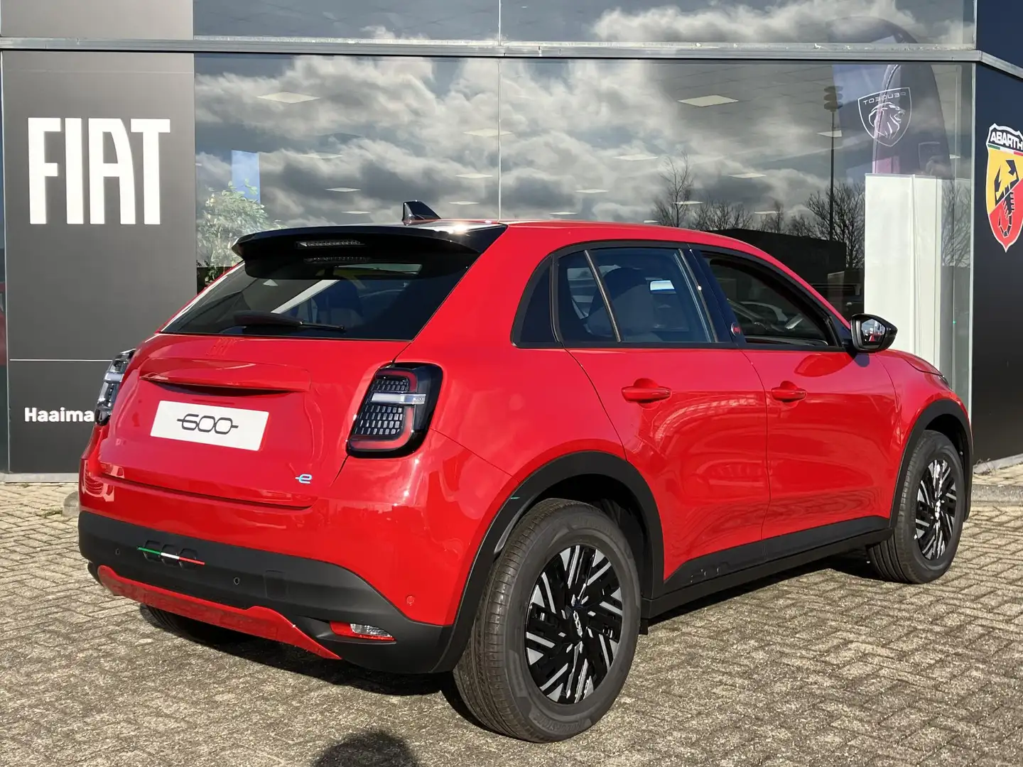 Fiat 600e RED 54 kWh | VOORRAAD | Actieradius 400km WLTP | 1 Rood - 2