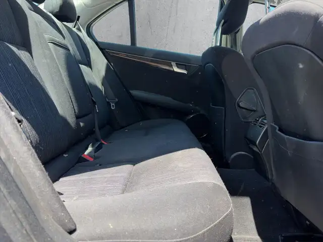 Mercedes-Benz C view 11