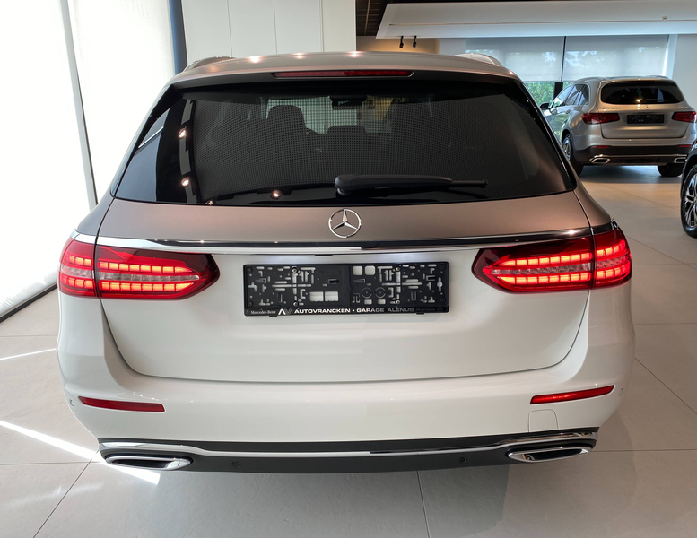 Mercedes-Benz E 200 9G Mild Hybr. LUXURY Line 2-Tone 20"/Distronic+/360°/Augm.RealtyNAVI — photo 4