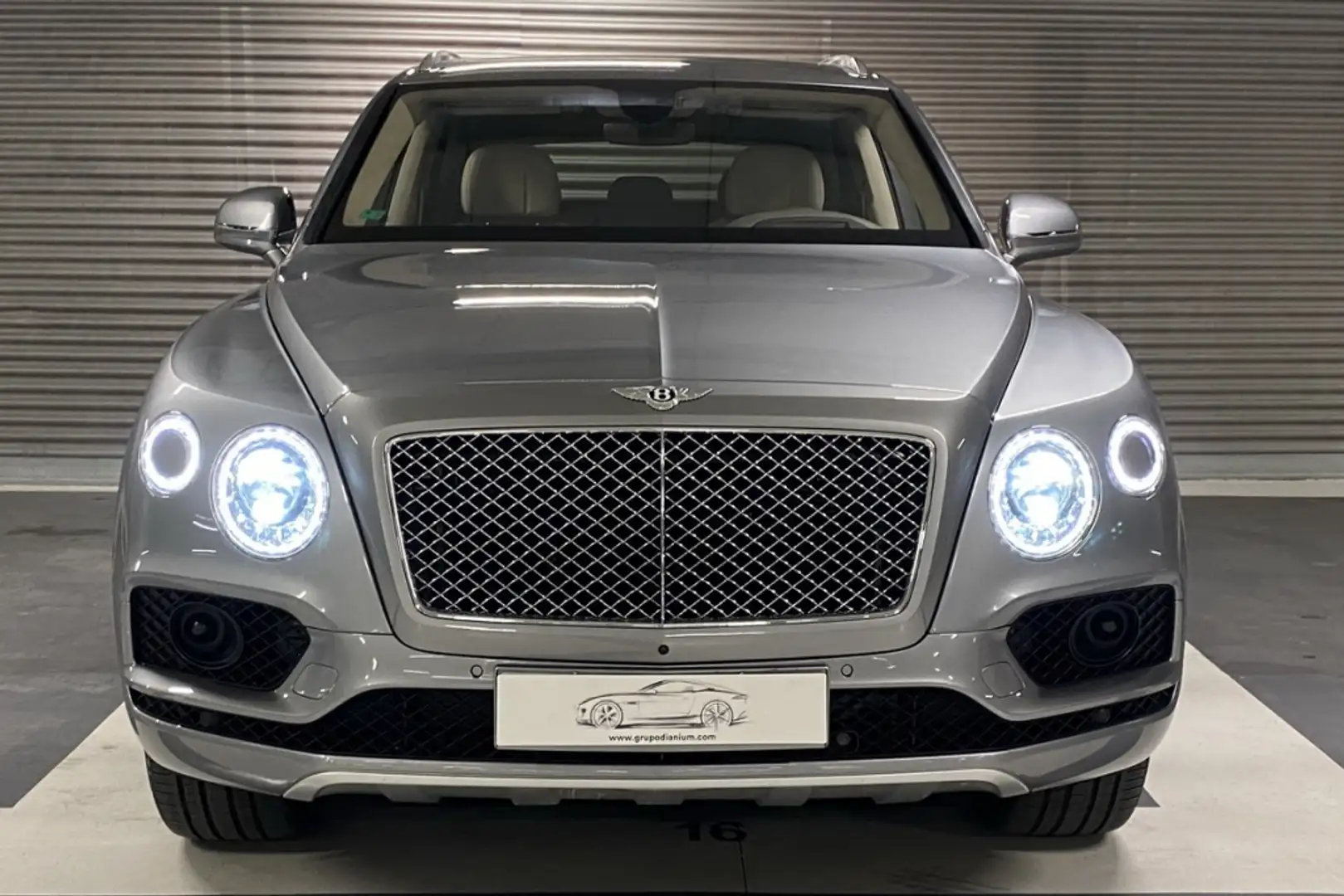 Bentley Bentayga 6.0 Gris - 2