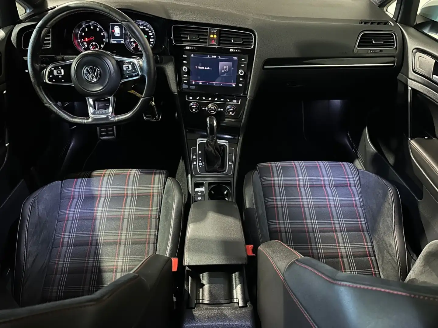 Volkswagen Golf GTI 2.0 TSI GTI PARELMOER l PANO l CARPLAY l 220PK l A Wit - 2