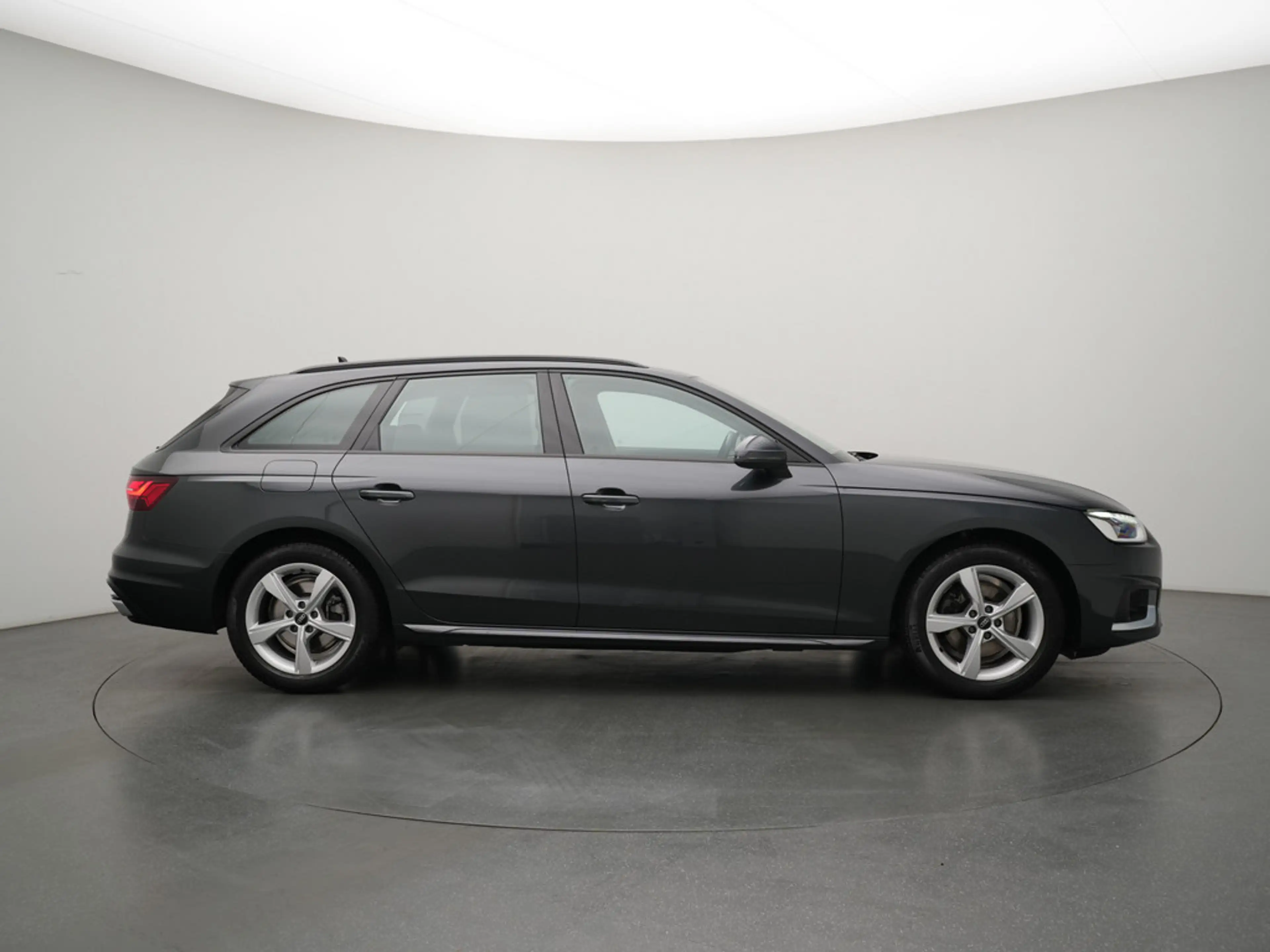 Audi A4 Avant S TRON ACC NAVI SHZ PDC KLIMA LED — photo 3
