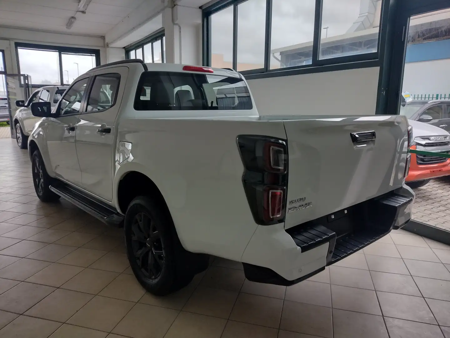 Isuzu D-Max 1.9 Td CREW N60 FF 4x4 AUTOMATICO Bianco - 2