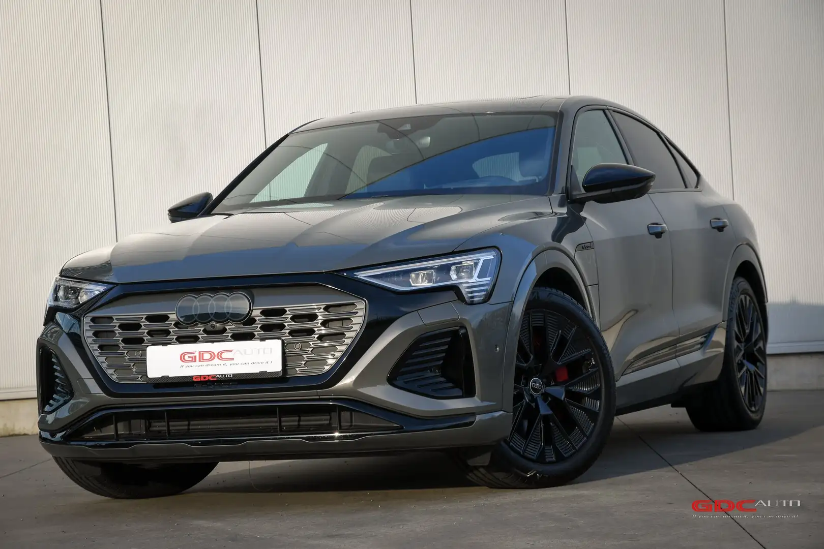 Audi Q8 e-tron e-tron Sportback 55 quattro S line I Competition Gri - 2