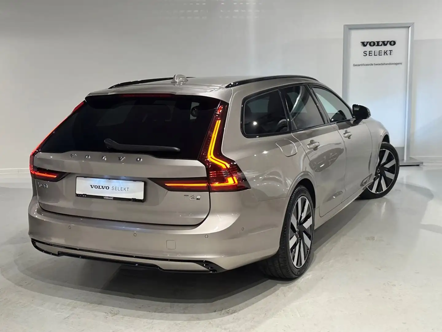 Volvo V90 T6 Recharge Long Range Dark Grijs - 2
