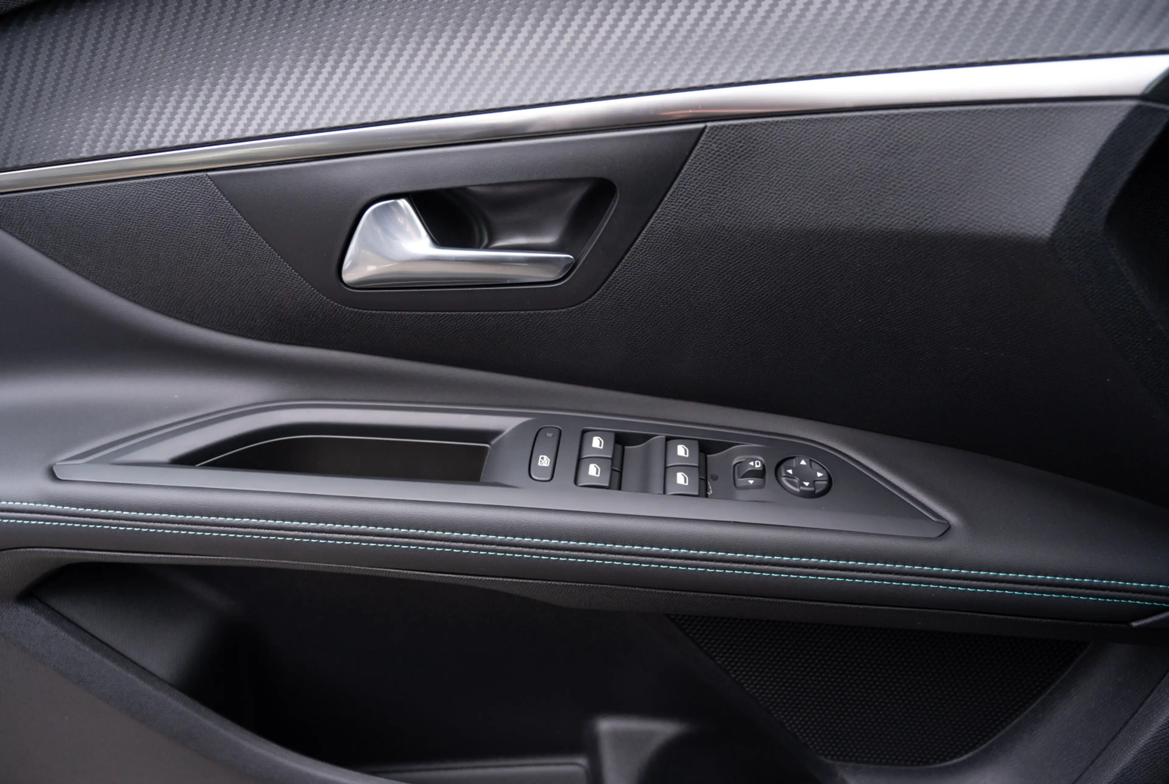 Peugeot 5008 Allure Pack BlueHDi 130 EAT8 — photo 13
