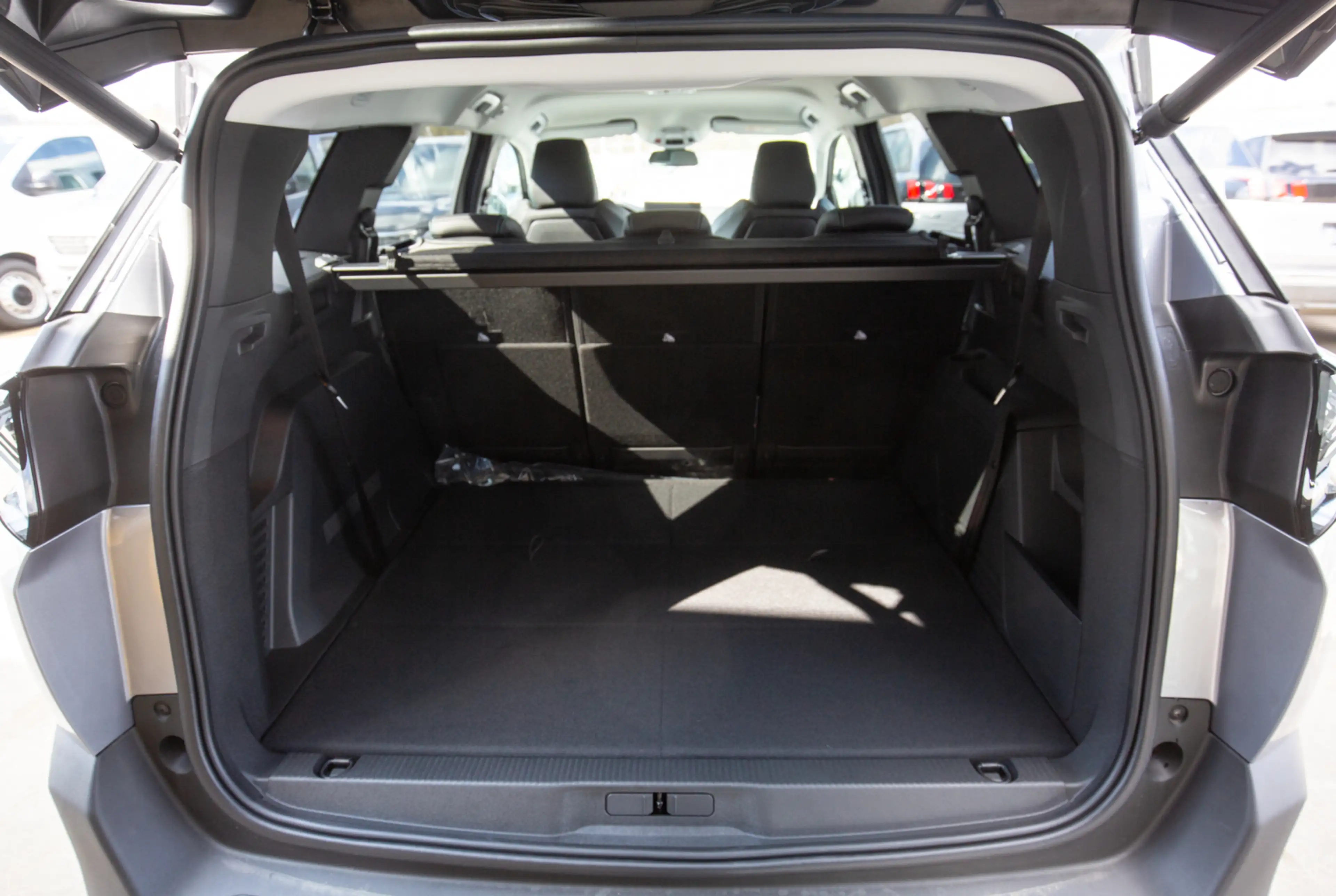 Peugeot 5008 Allure Pack BlueHDi 130 EAT8 — photo 15